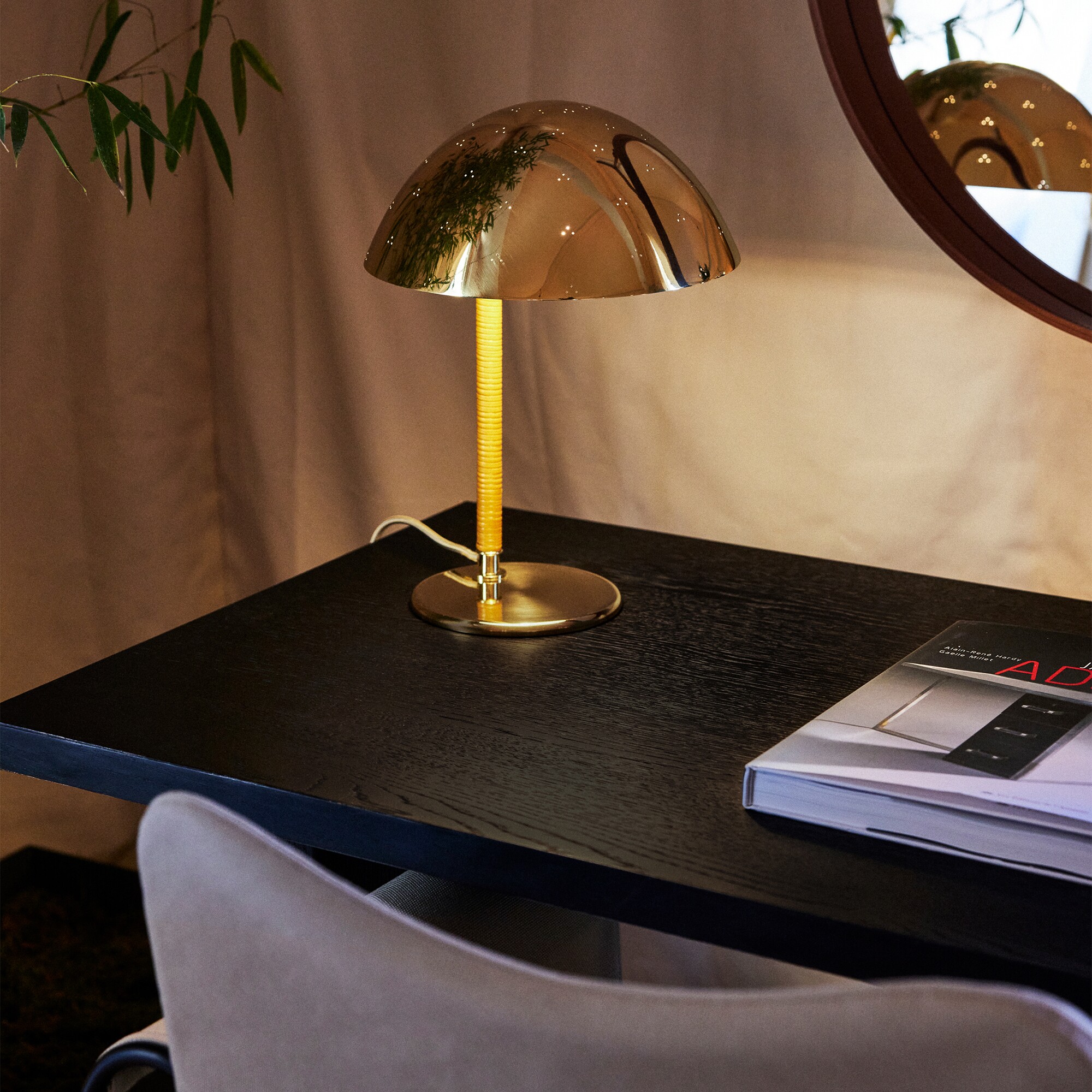 9209 Table Lamp