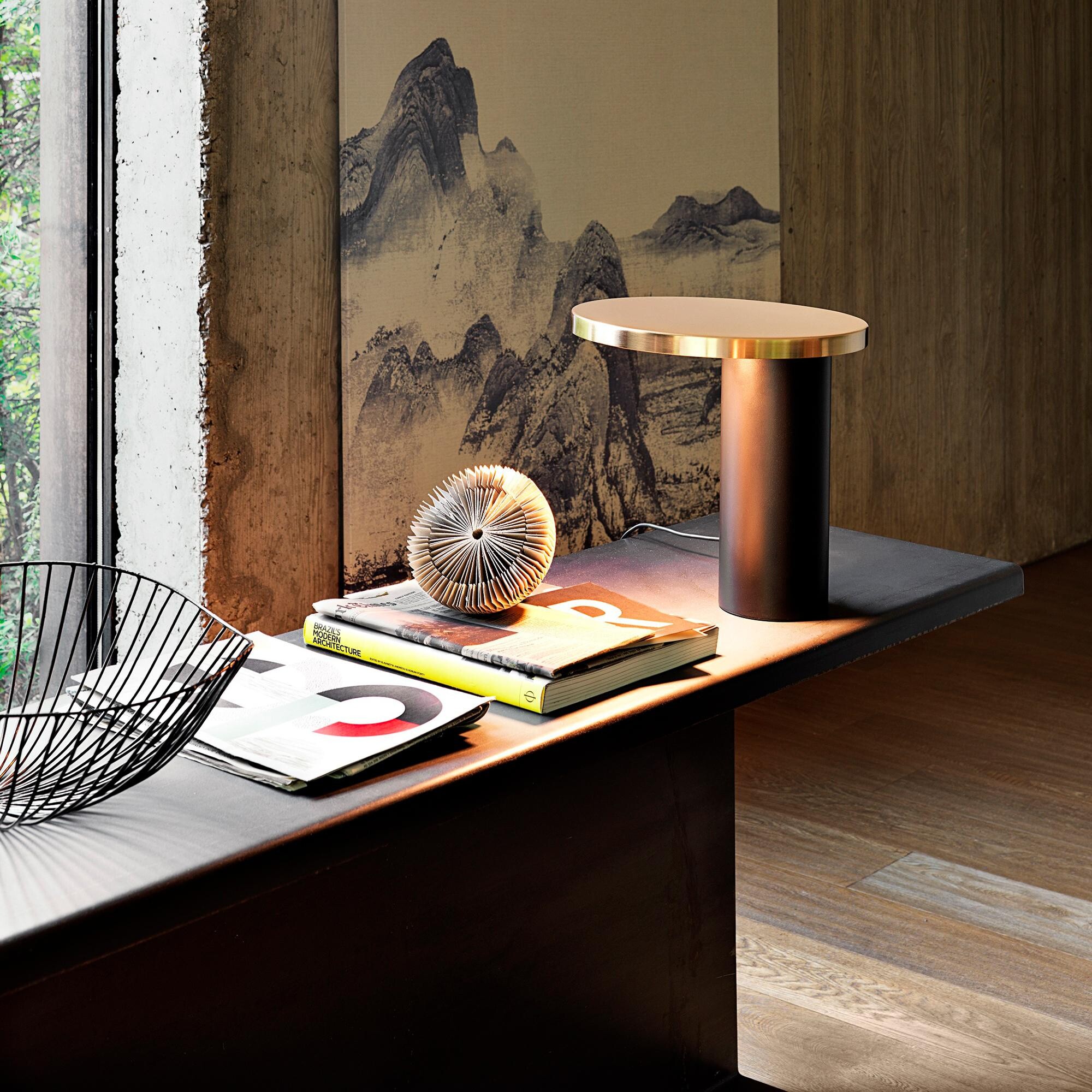 Cylinda 218 LED Table Lamp