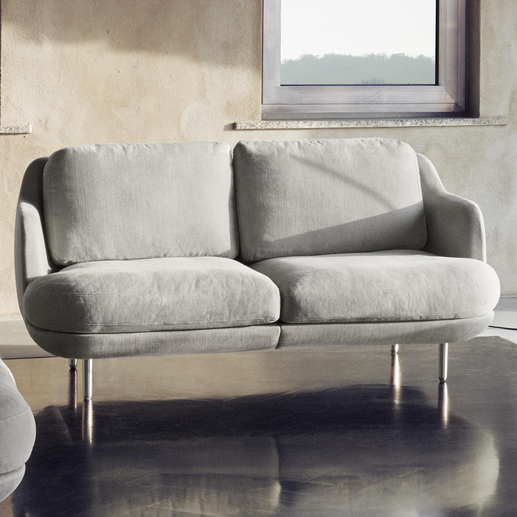 Lune™ JH200 2-Seater Sofa Aluminium Feet
