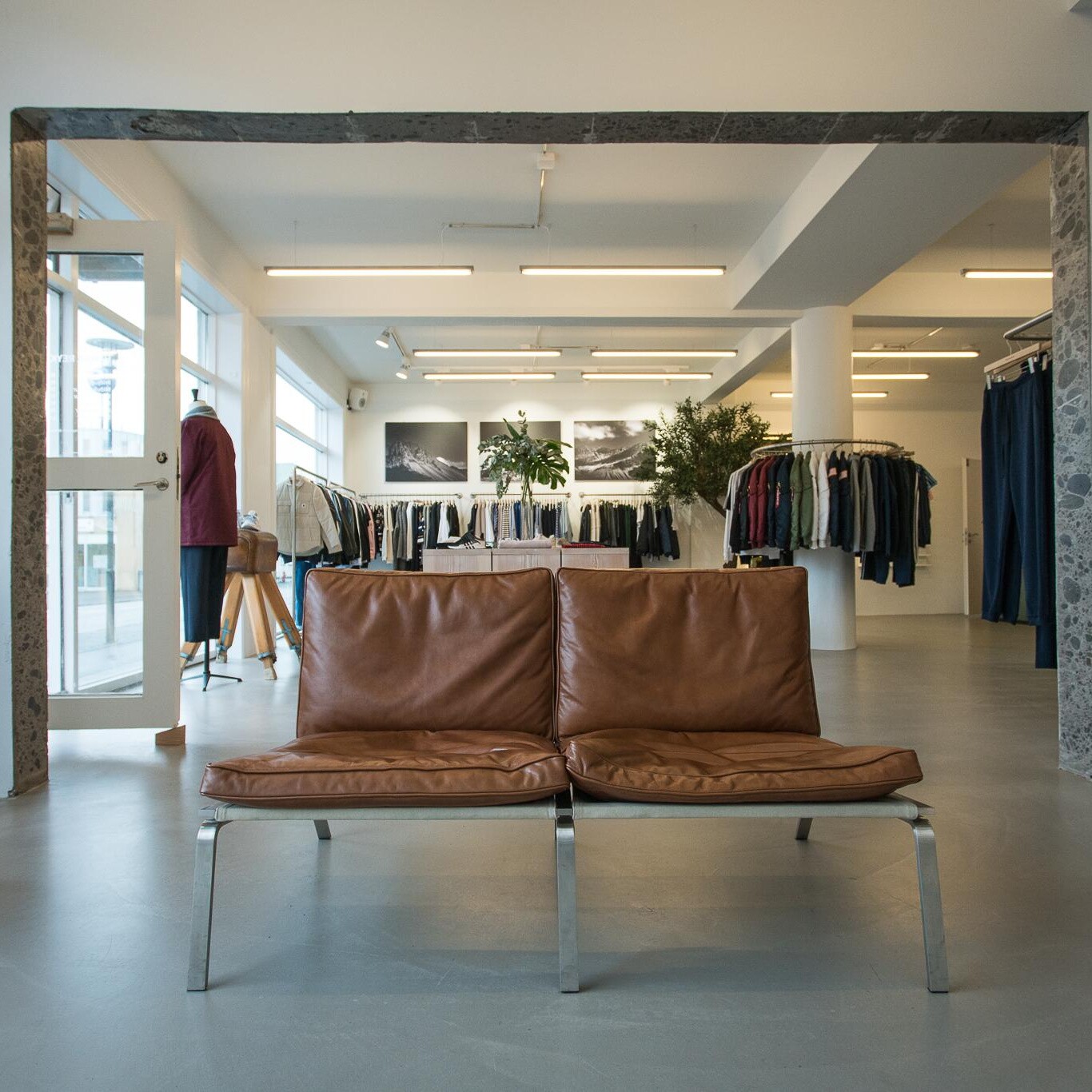 Man Lounge 2-Seater Sofa