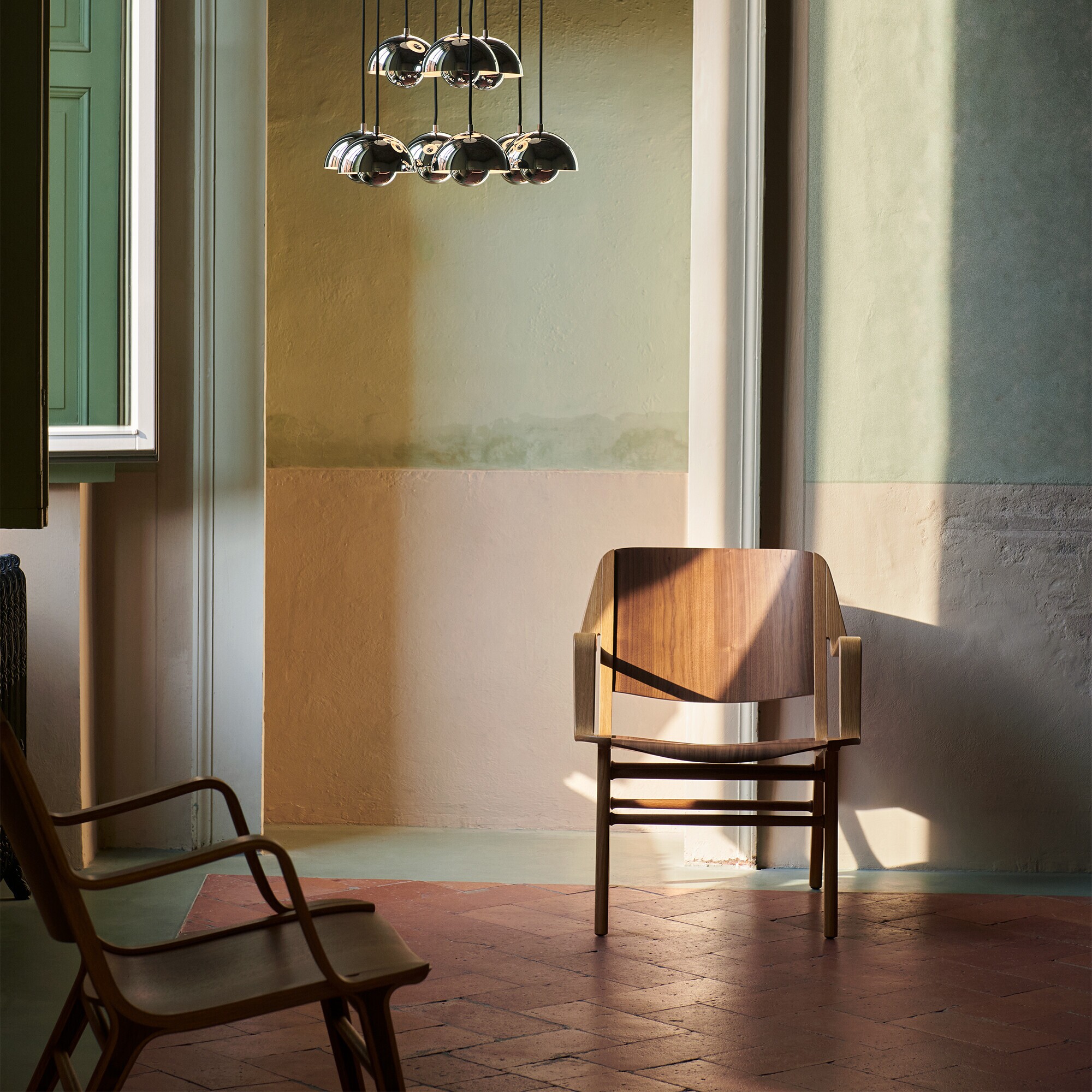 AX HM11 Lounge Chair with Armrest