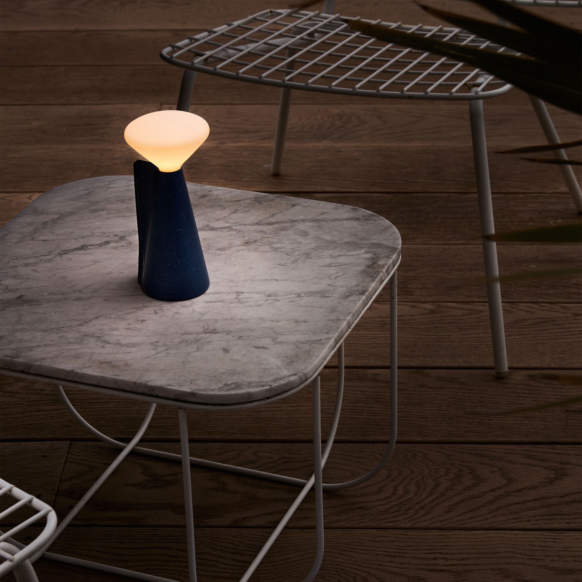 Mantle Portable LED Lamp with Battery