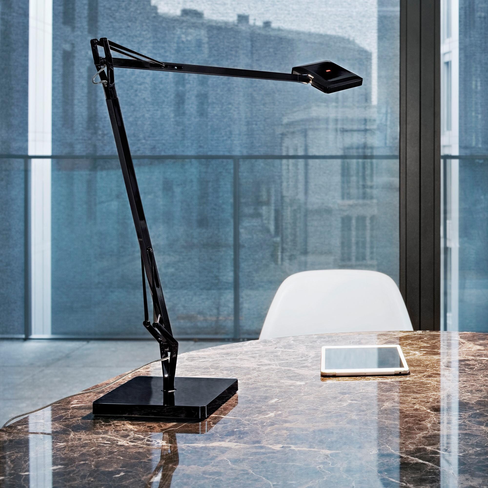 Kelvin Edge Basis LED Table Lamp