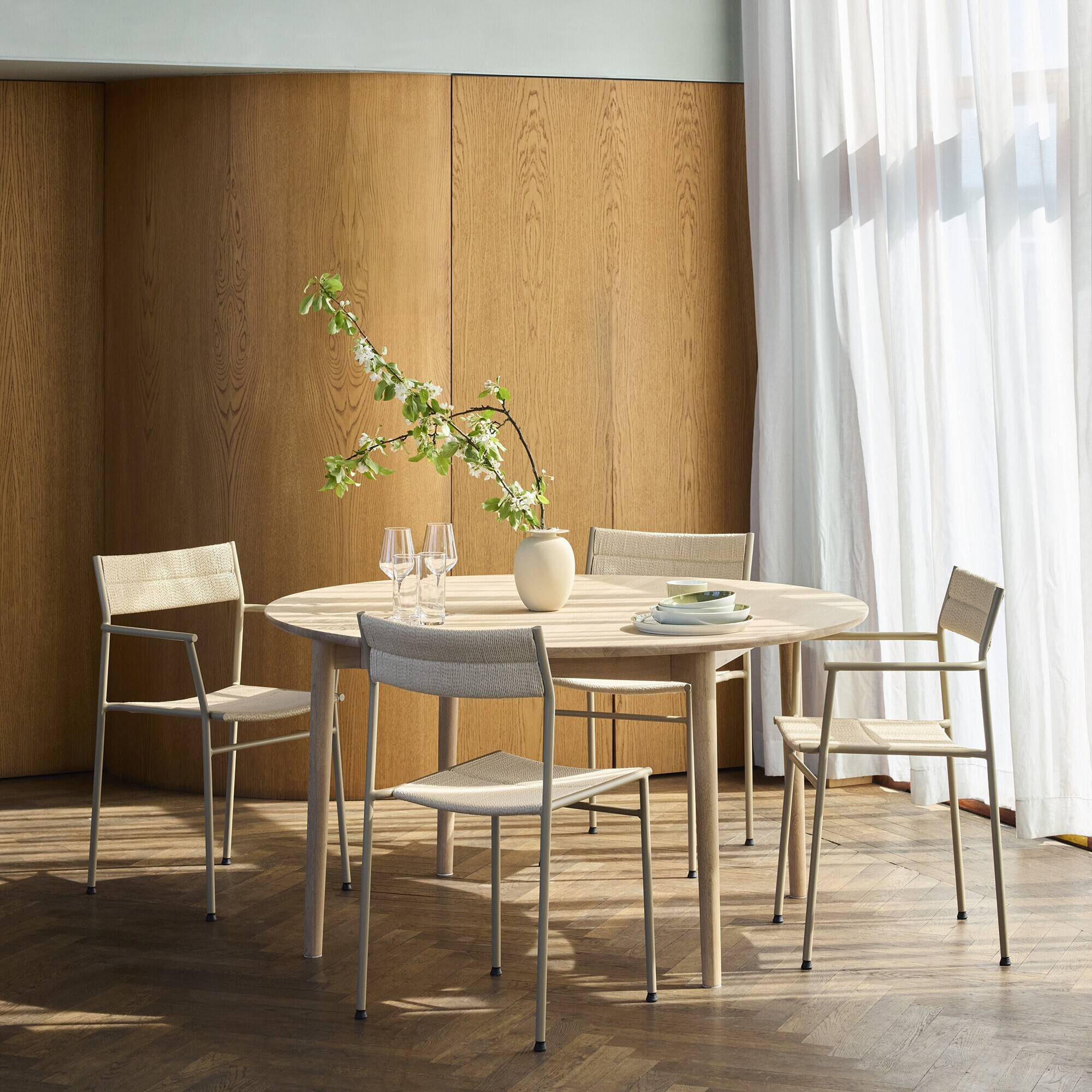 Expand Dining Table Ø140cm Extendable