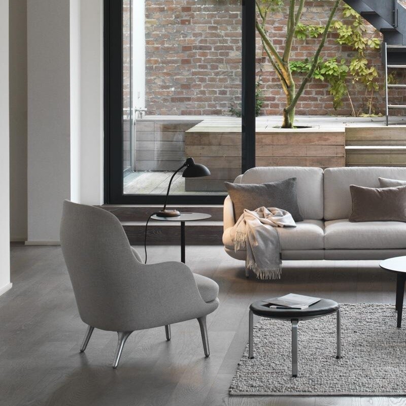 Lune™ JH200 2-Seater Sofa Aluminium Feet