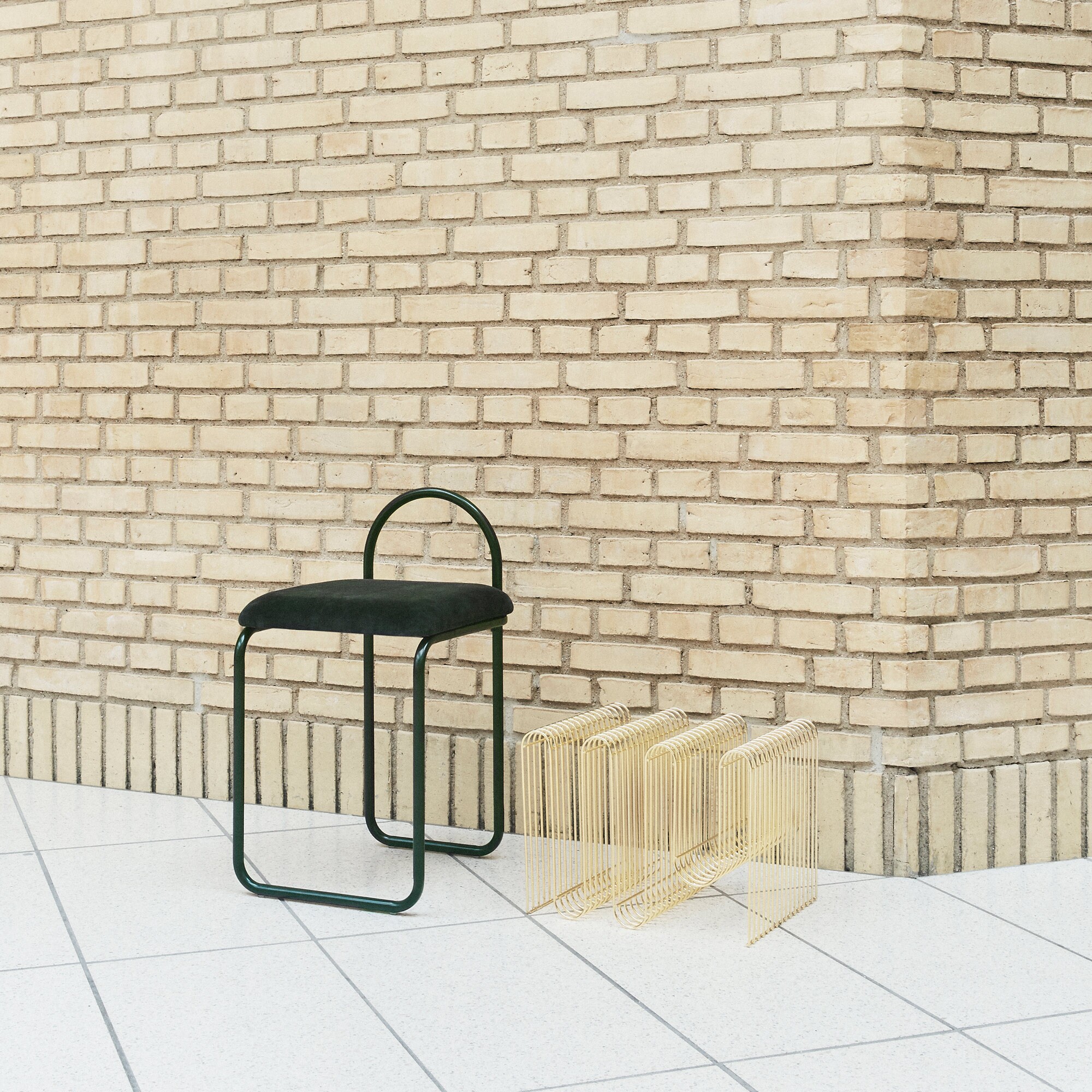 Curva Magazine Stand