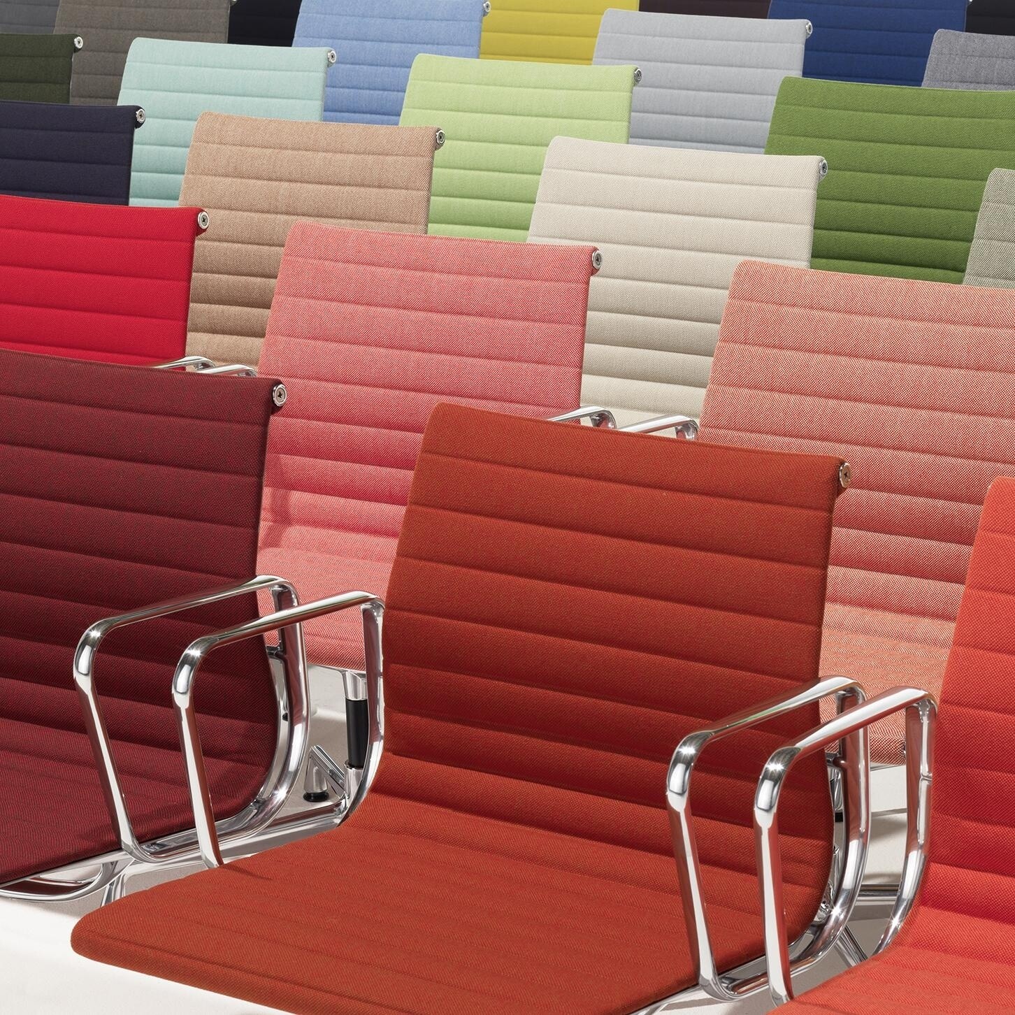 EA 104 Aluminium Chair Armchair