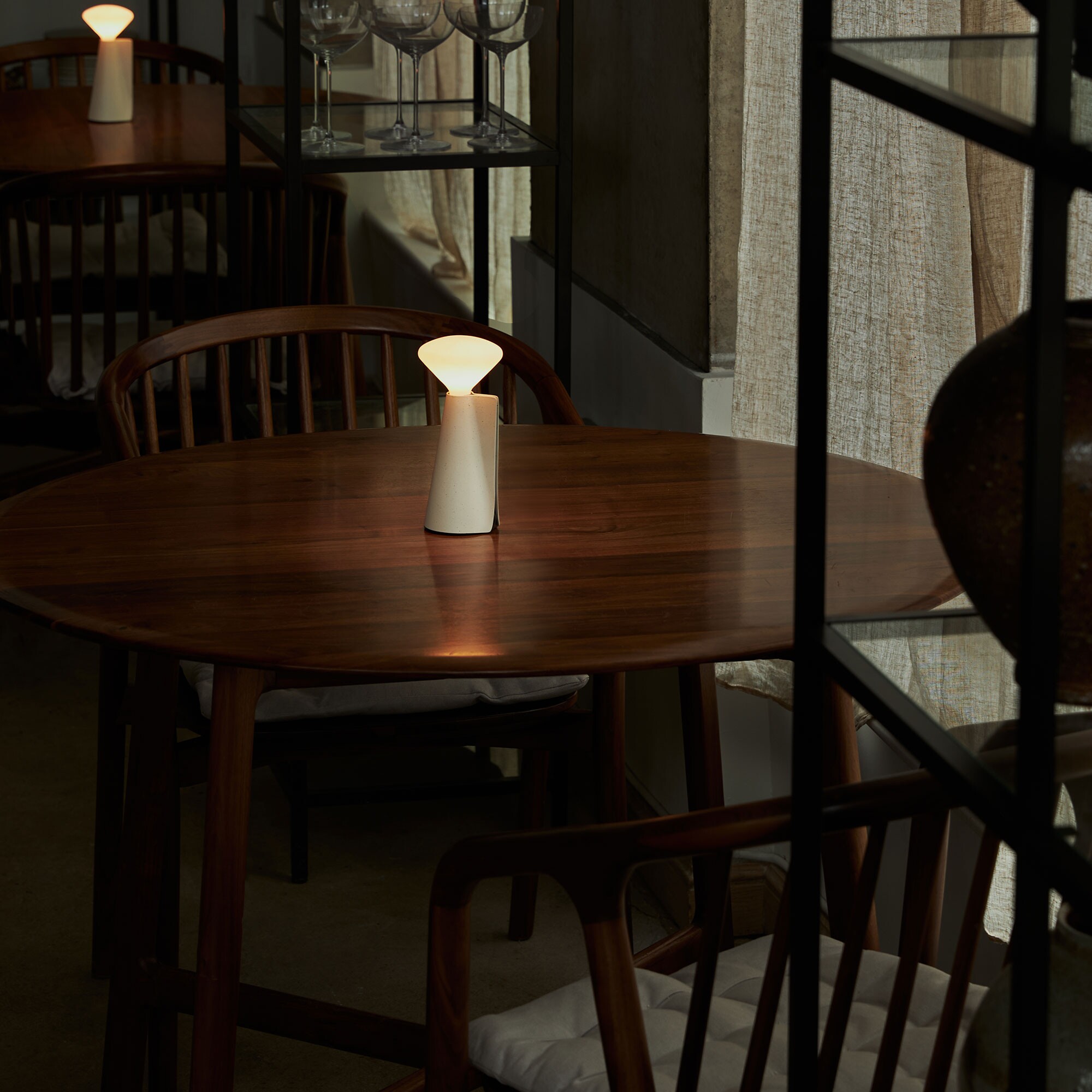 Mantle Portable LED Lamp with Battery