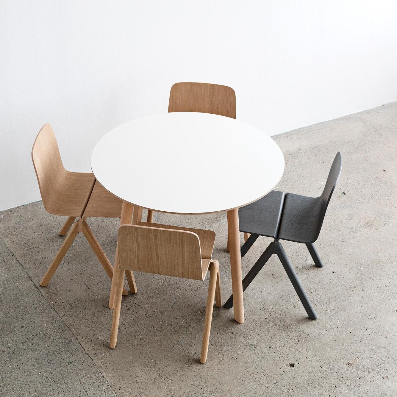 Copenhague CPH Deux 220 2.0 Dining Table Ø98cm