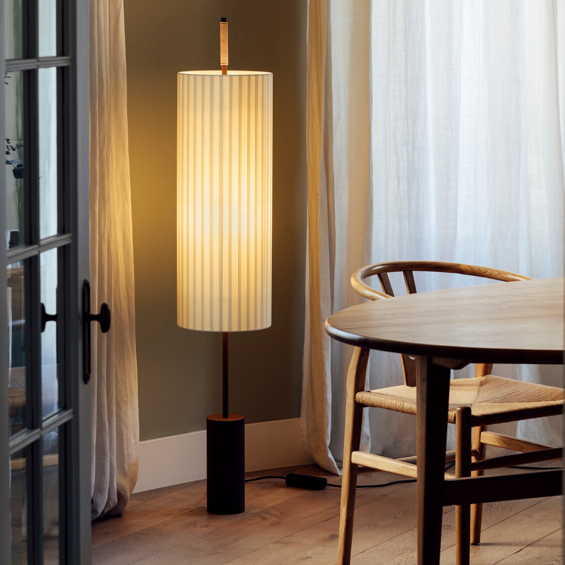 Dórica Floor Lamp