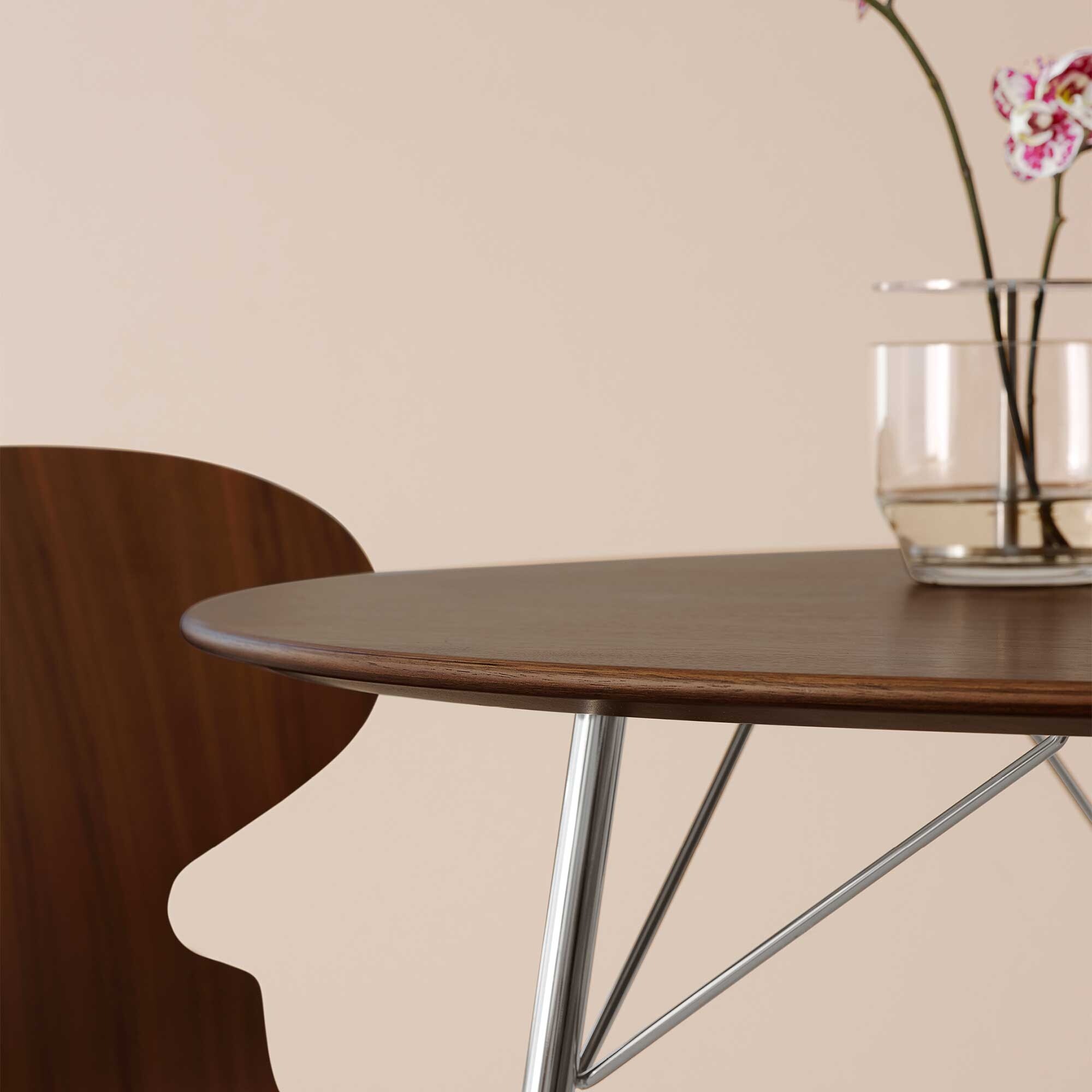 Egg Table 115x84x74cm