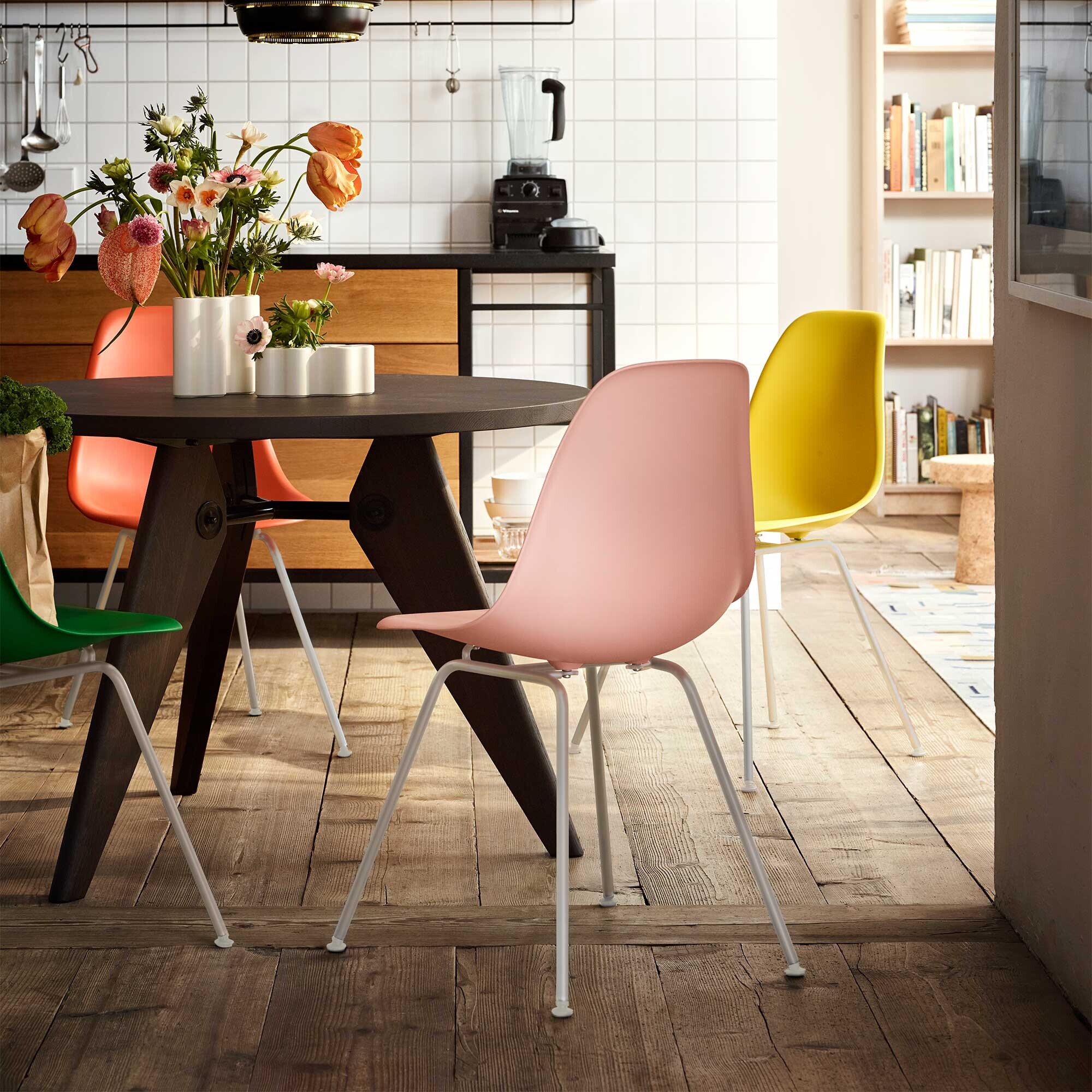 Eames Plastic Side Chair DSX RE White Base