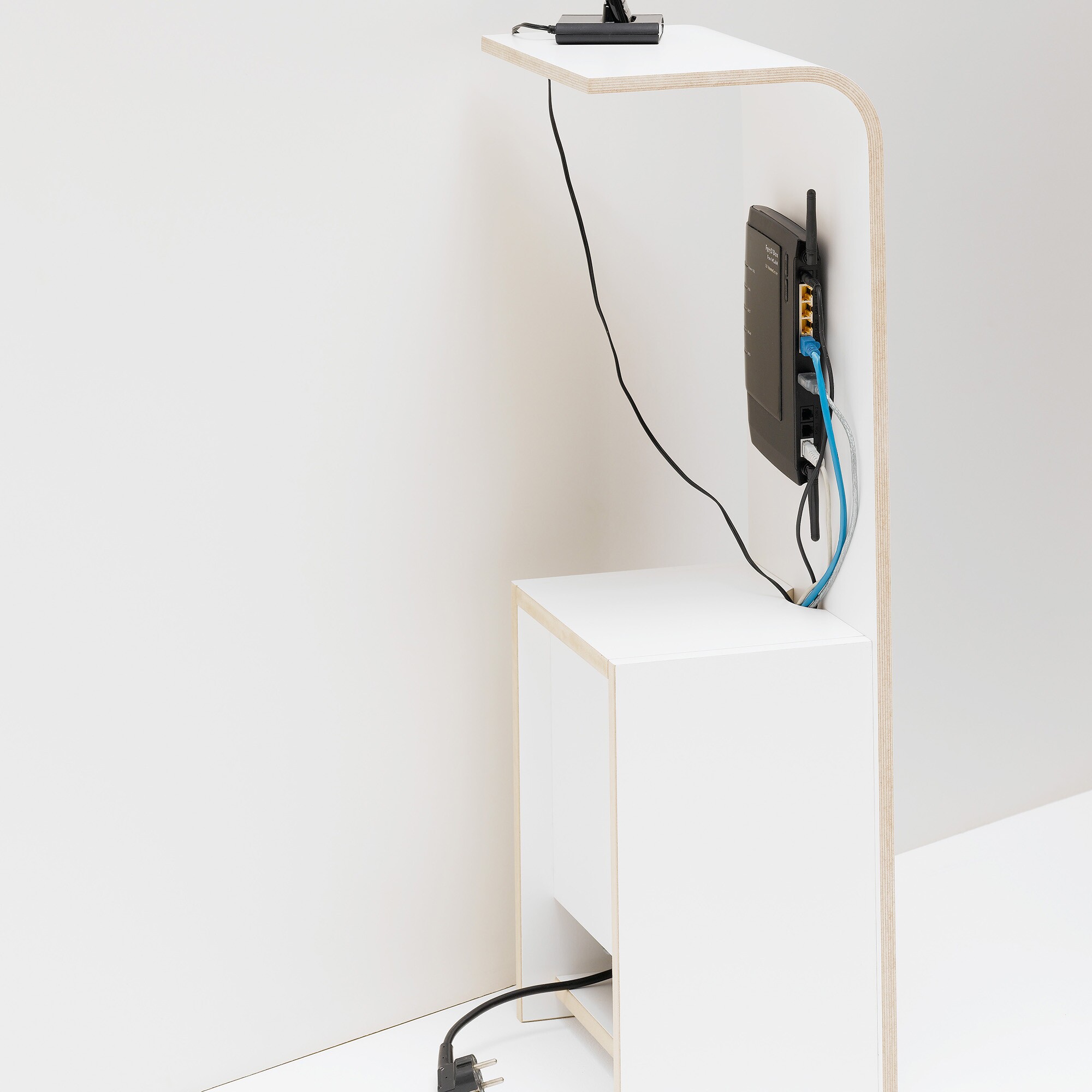 Fon Console Table with Cable Storage