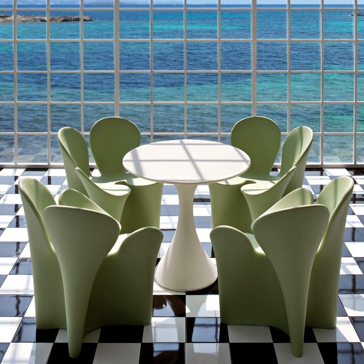 Kissi Kissi Garden Table