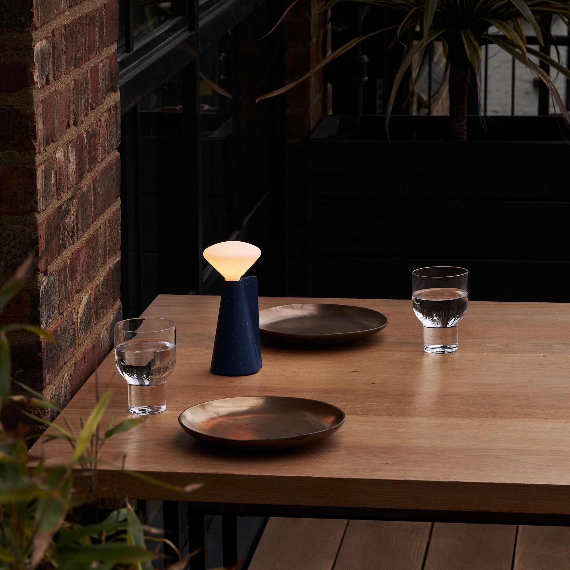 Mantle Portable LED Lamp with Battery