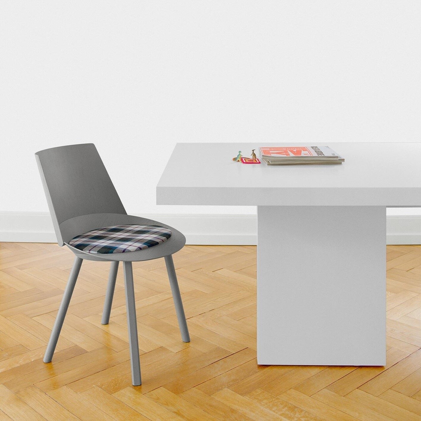 e15 CH04 Houdini Chair