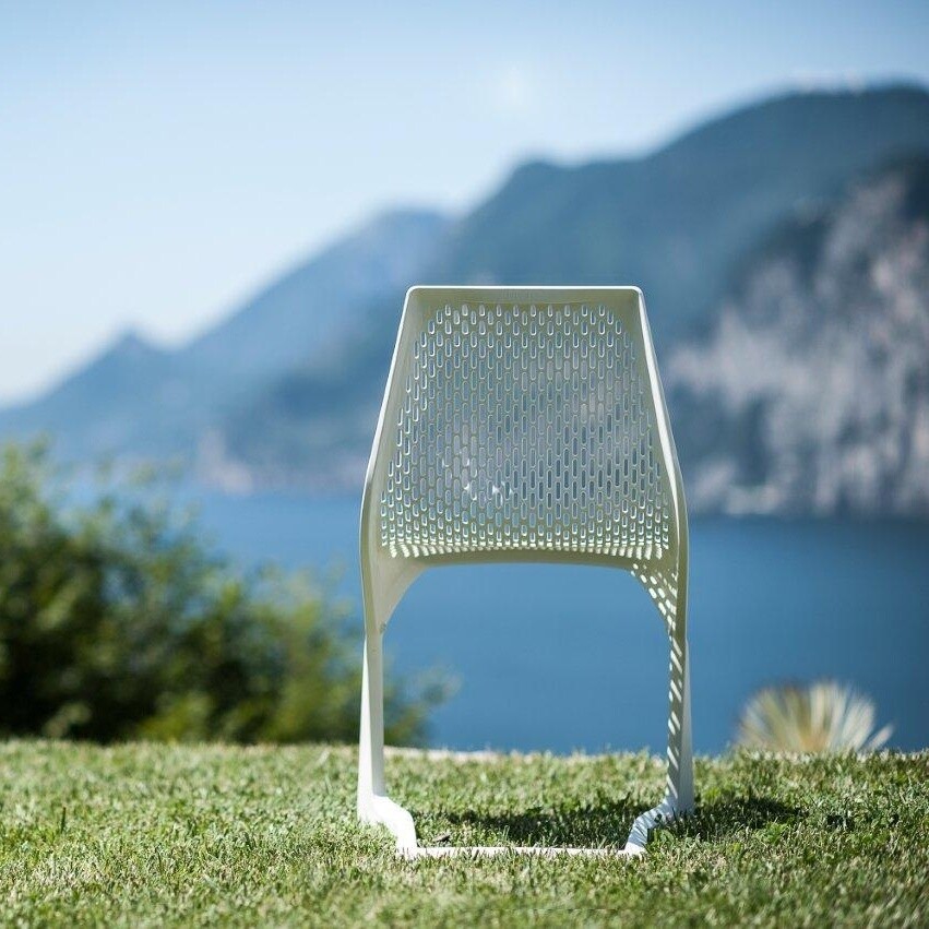 Myto Cantilever Chair
