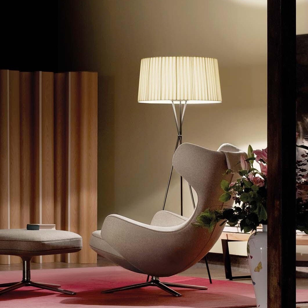 Grand Repos Lounge Chair & Ottoman Fabric