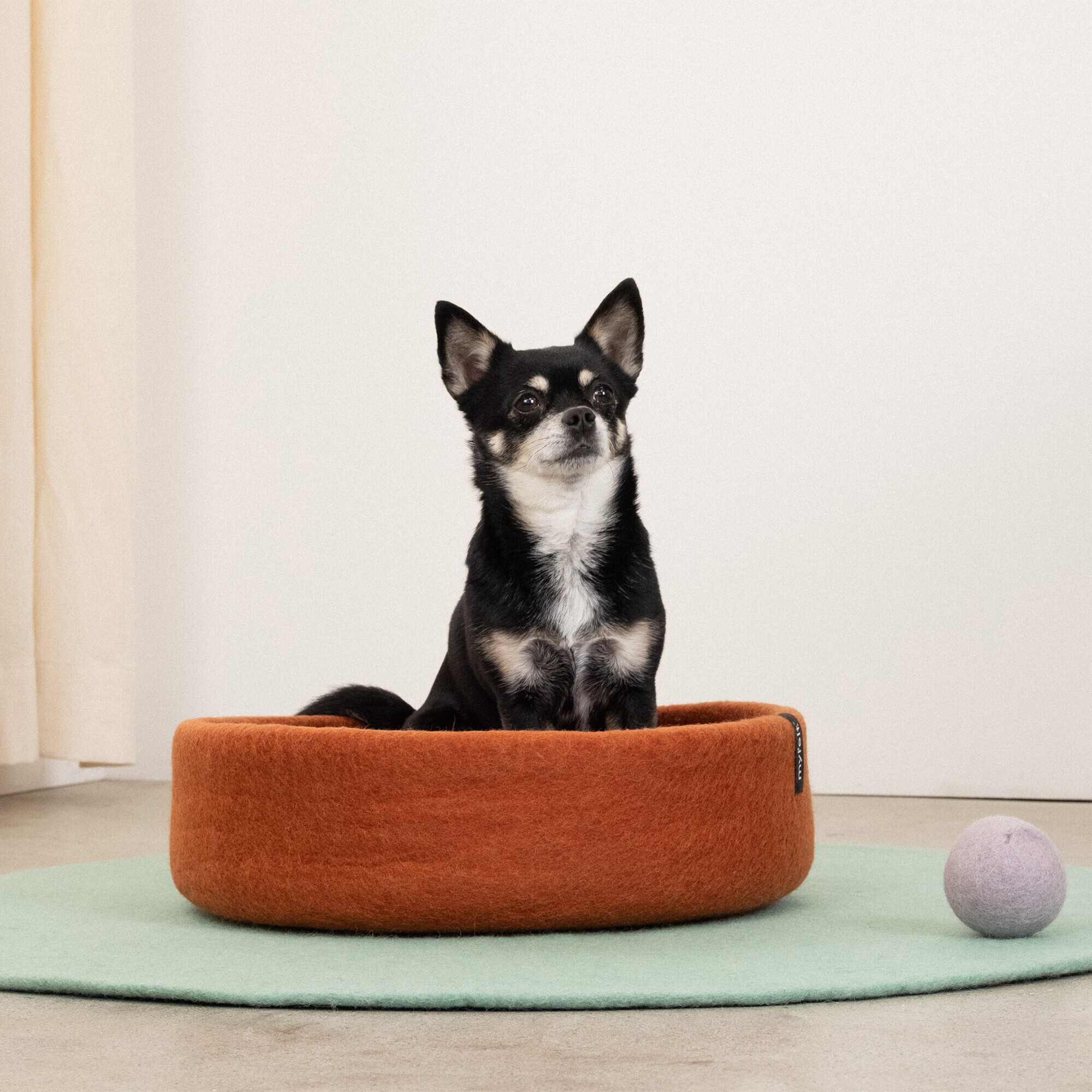 Lora Dog Basket Ø 40cm