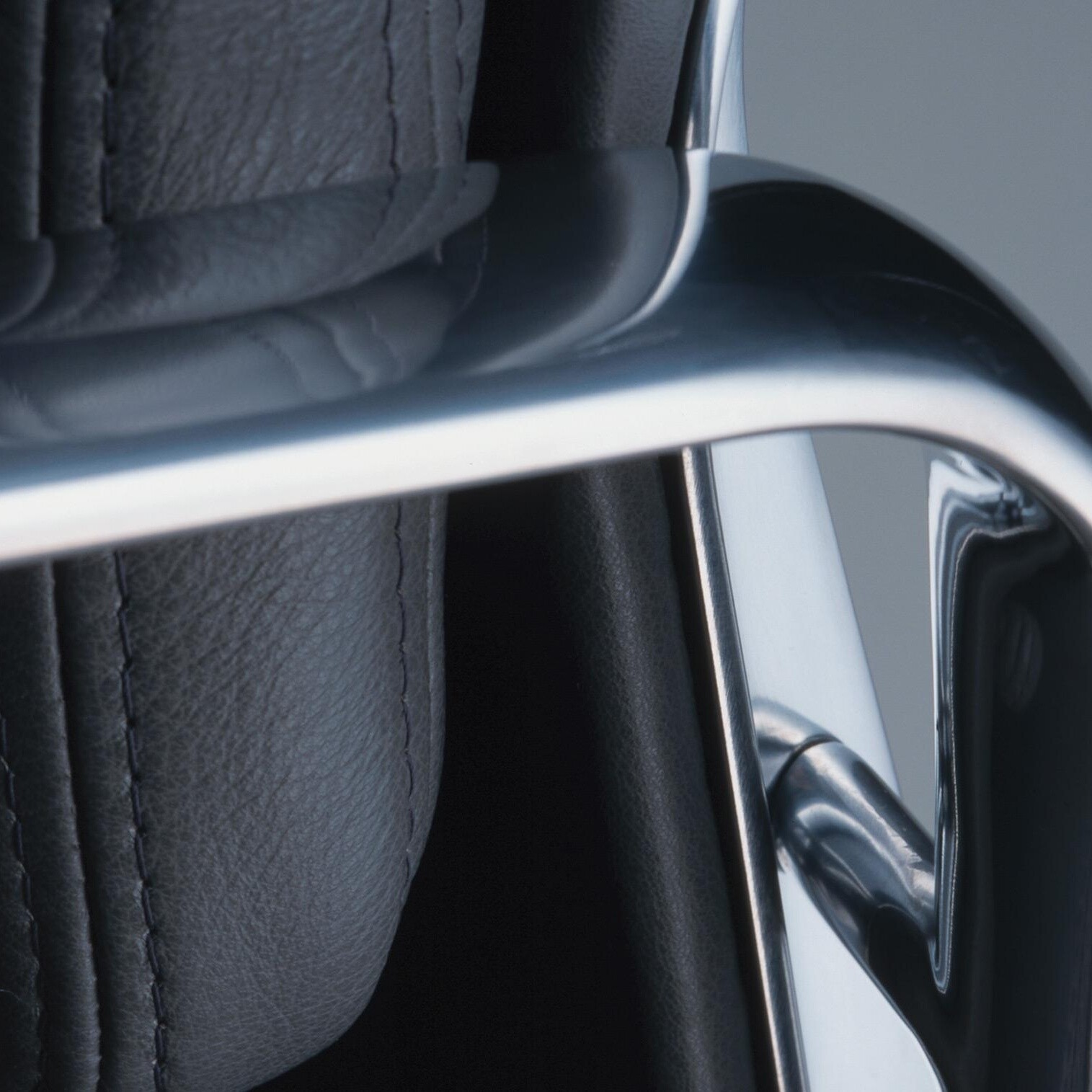 EA 219 Soft Pad Eames Alu Chair Office Chair