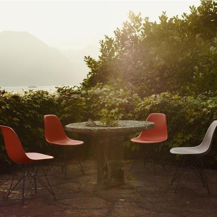 Eames Plastic Side Chair DSR RE Black Base