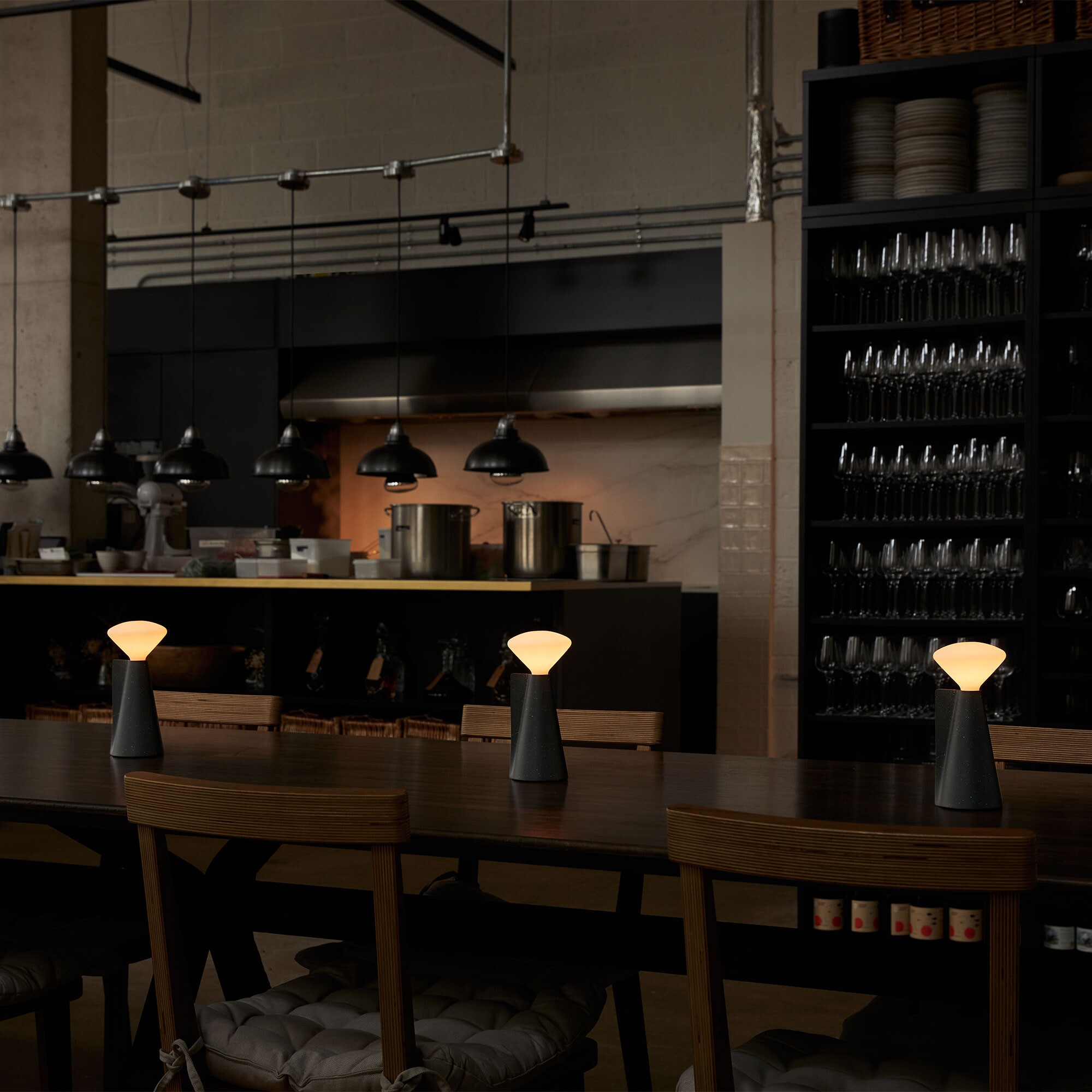 Mantle Portable LED Lamp with Battery