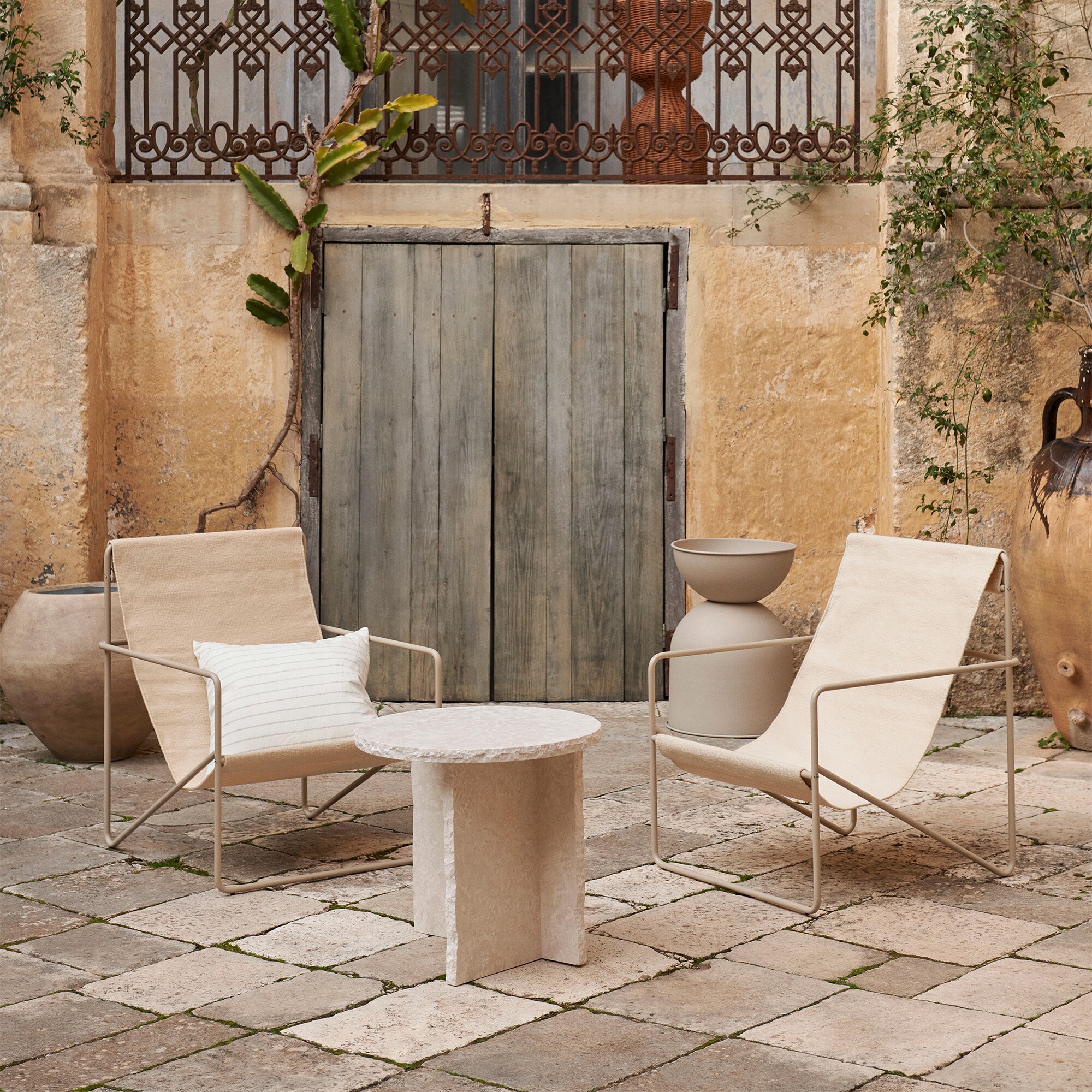 Desert Lounge Chair Cashmere Frame