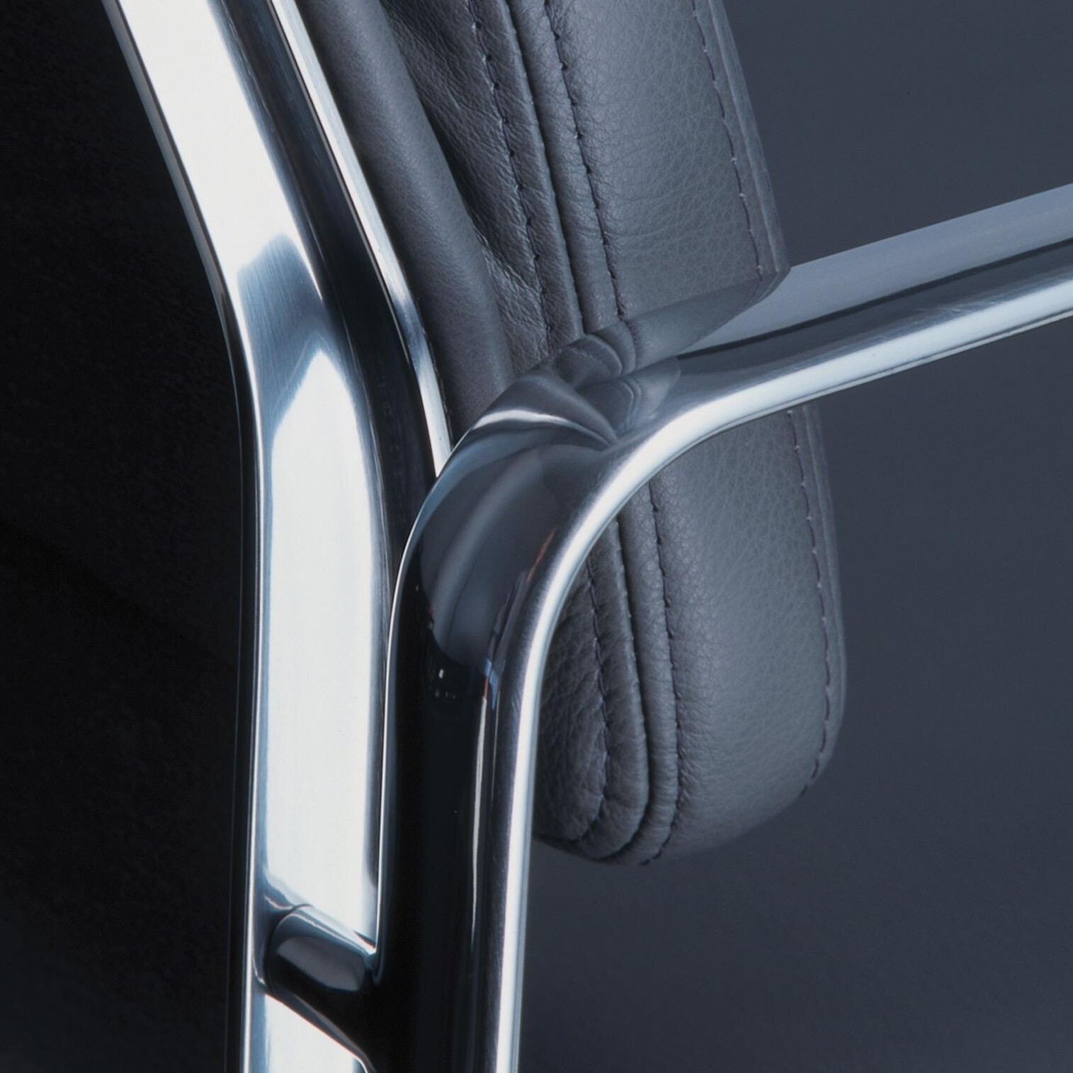 EA 219 Soft Pad Eames Alu Chair Office Chair