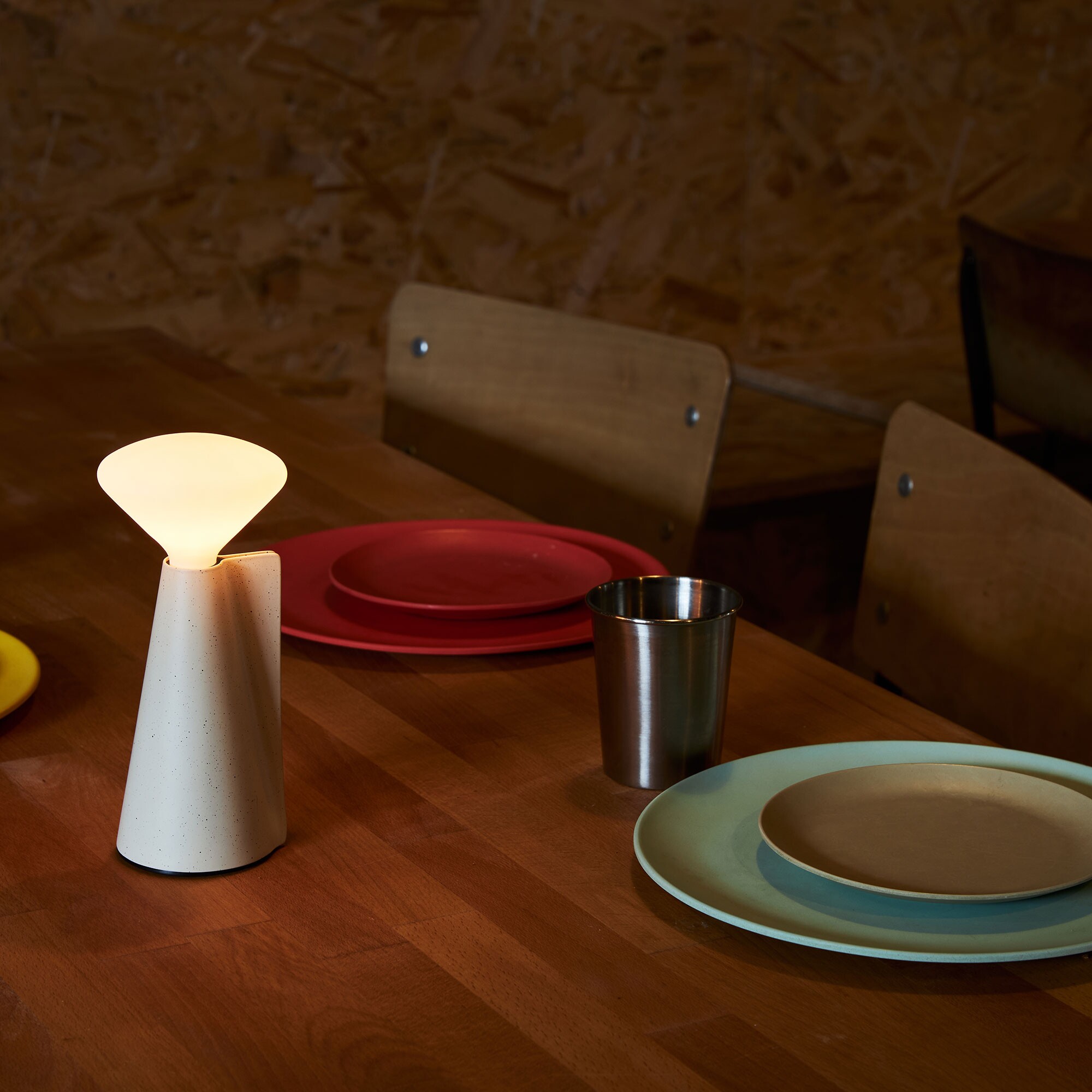 Mantle Portable LED Lamp with Battery