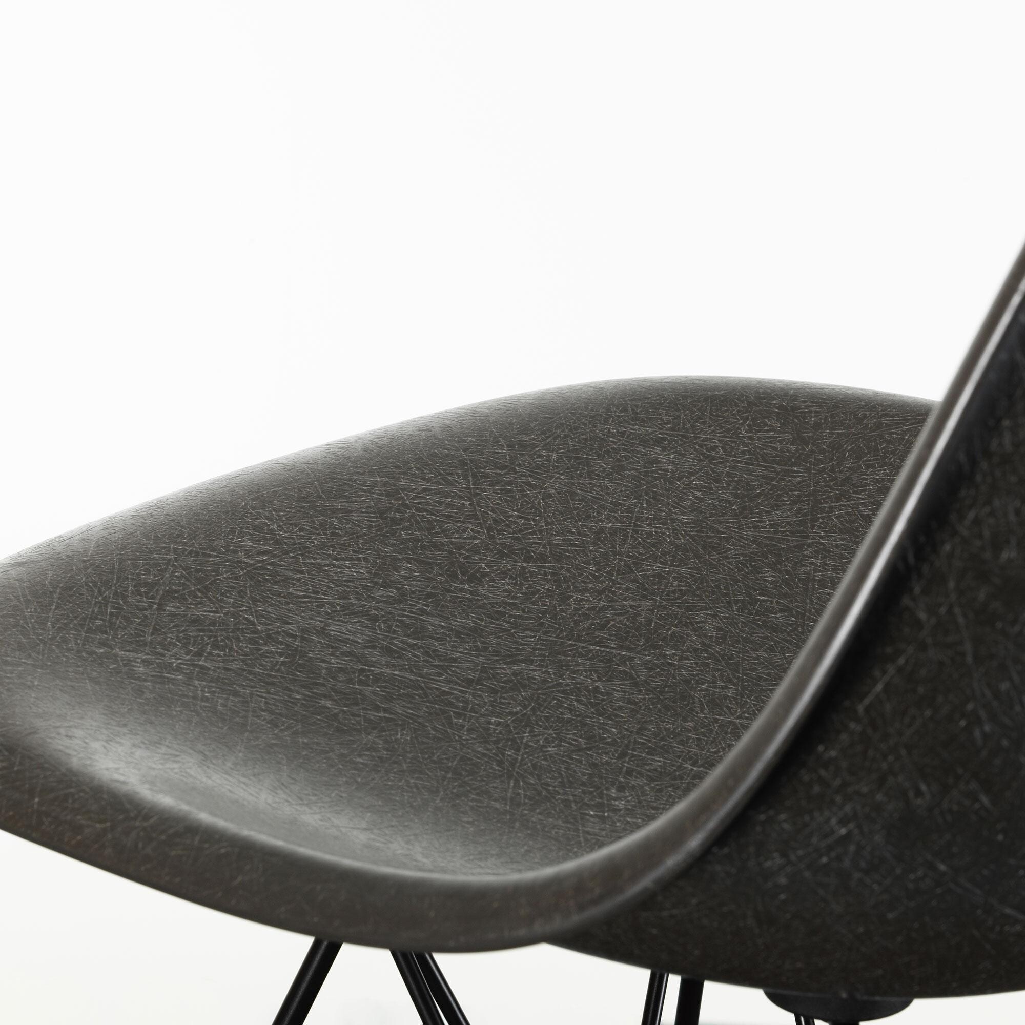 Eames Fiberglass Side Chair DSR Black Base