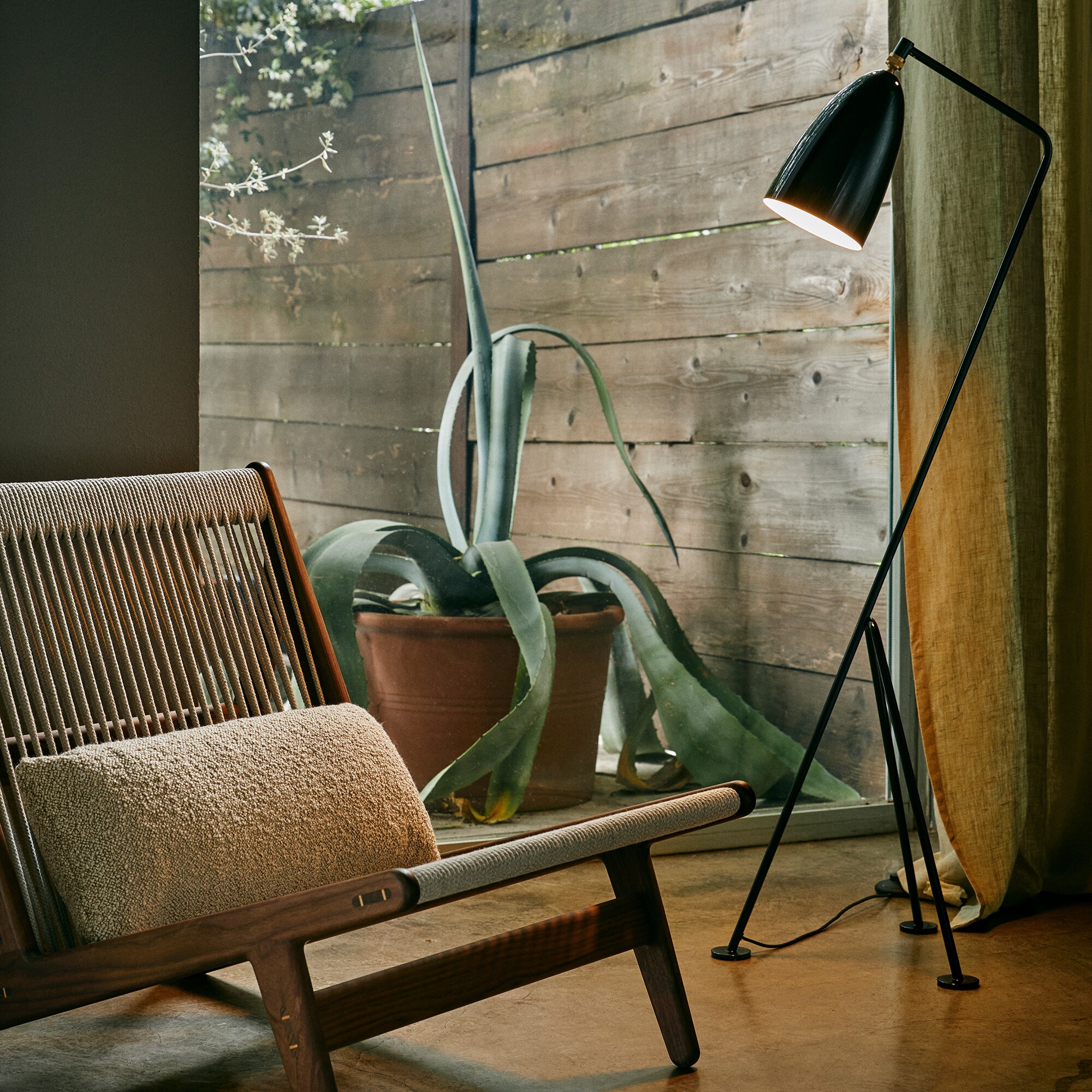 Gräshoppa Floor Lamp glossy