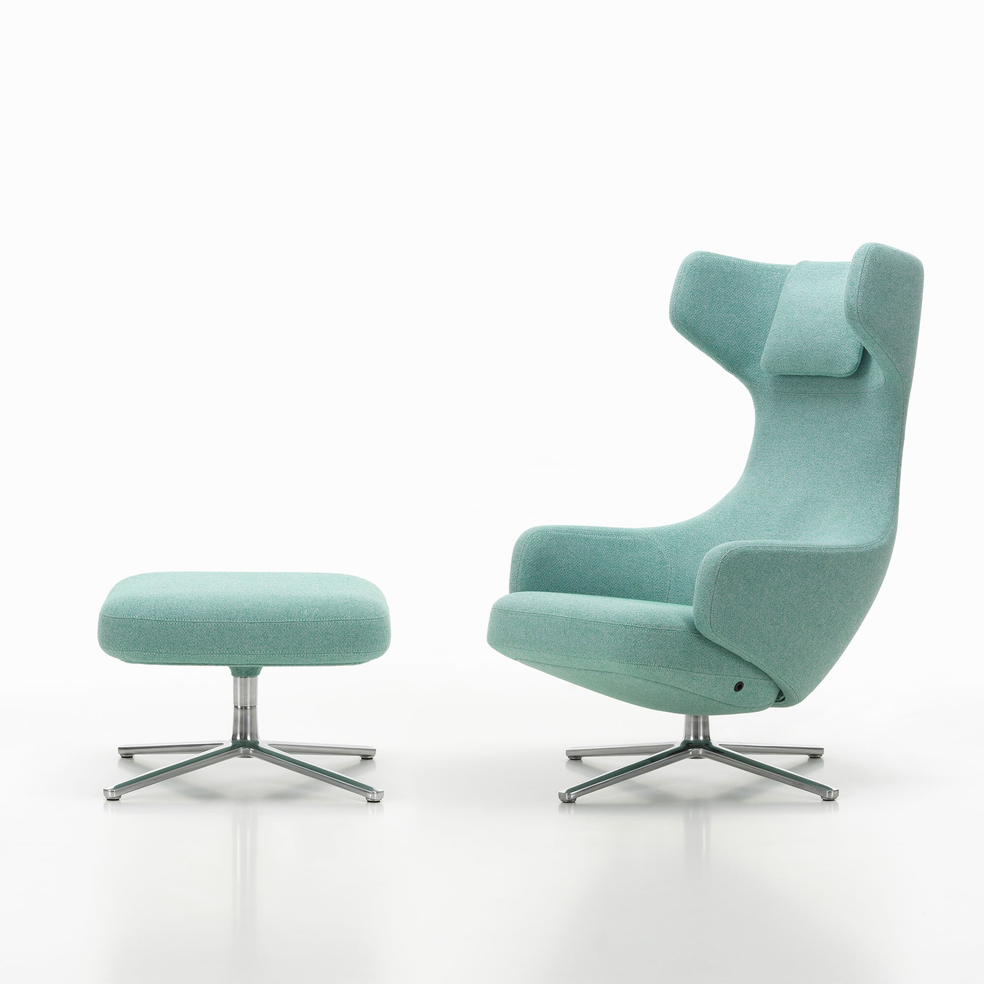 Grand Repos Lounge Chair & Ottoman Fabric