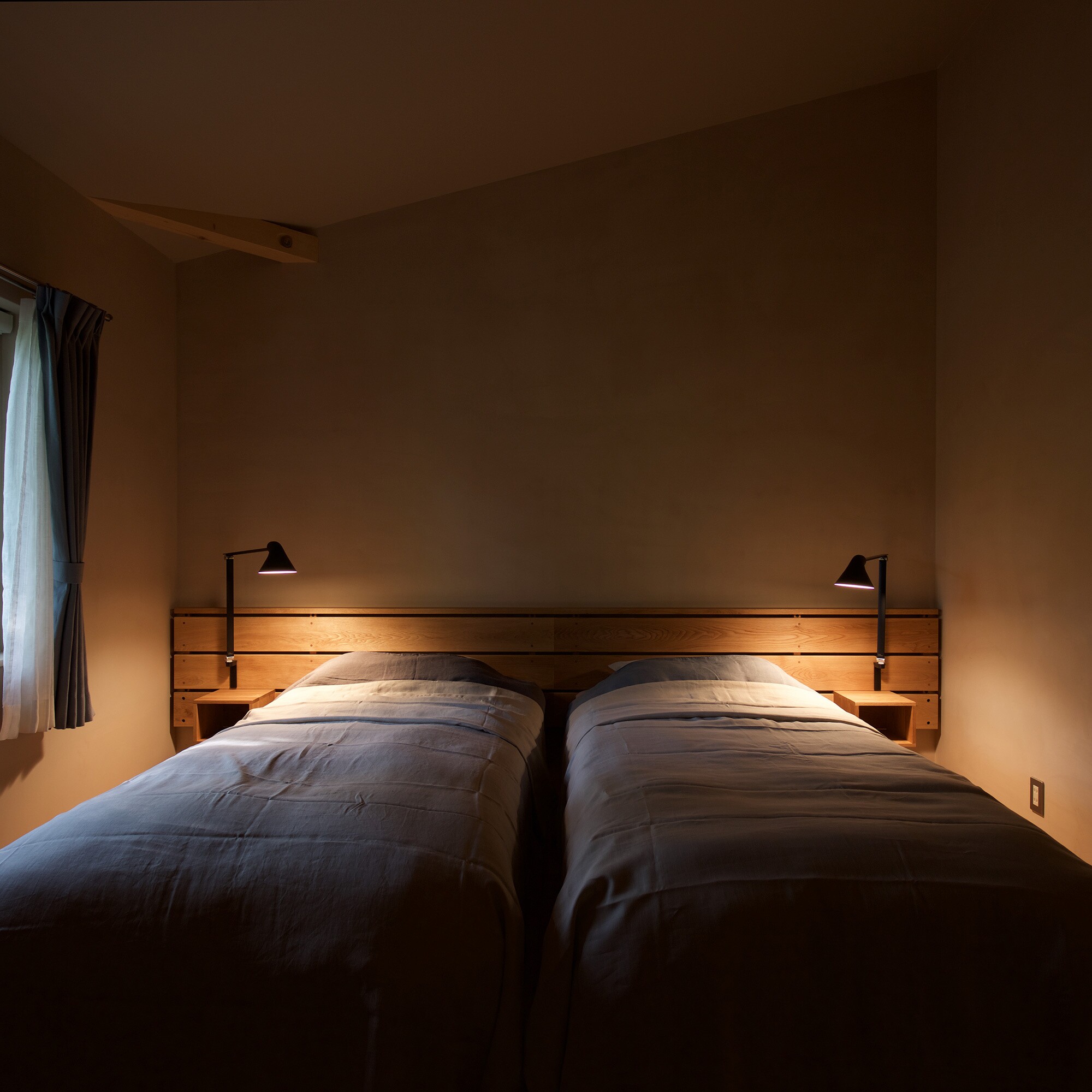 NJP LED Wall Lamp long