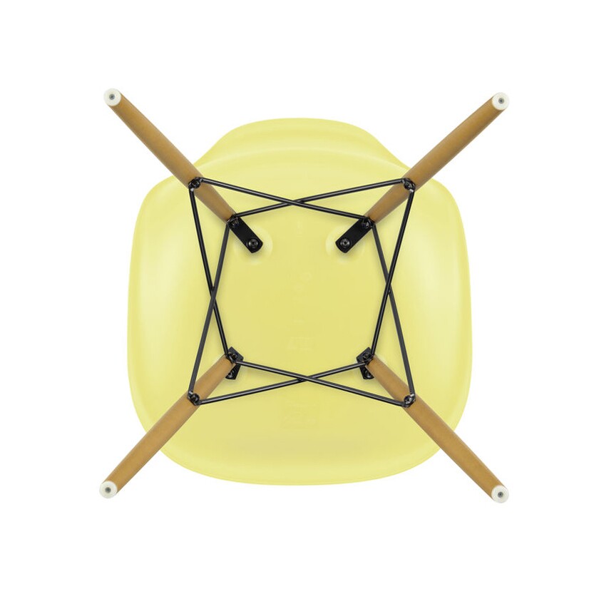 Eames Plastic Side Chair DSW RE Golden Maple