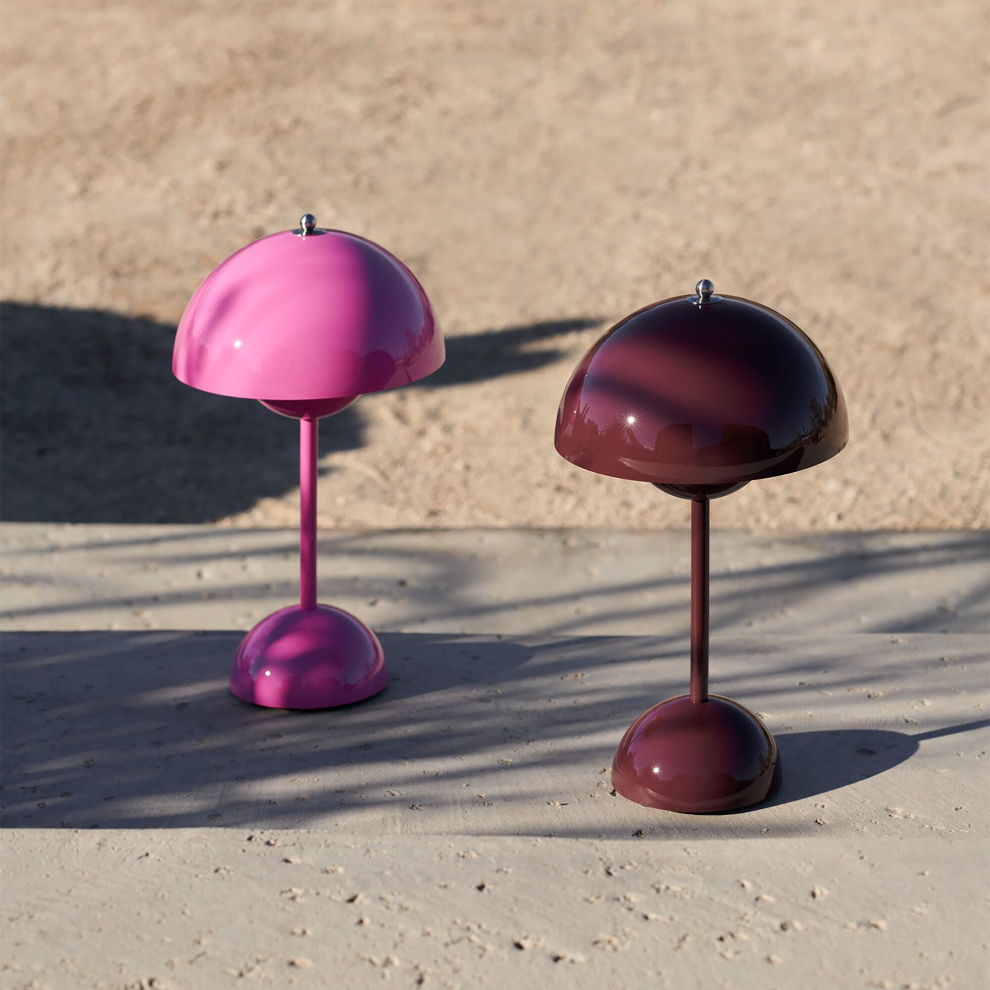 Flowerpot VP9 LED Battery Table Lamp