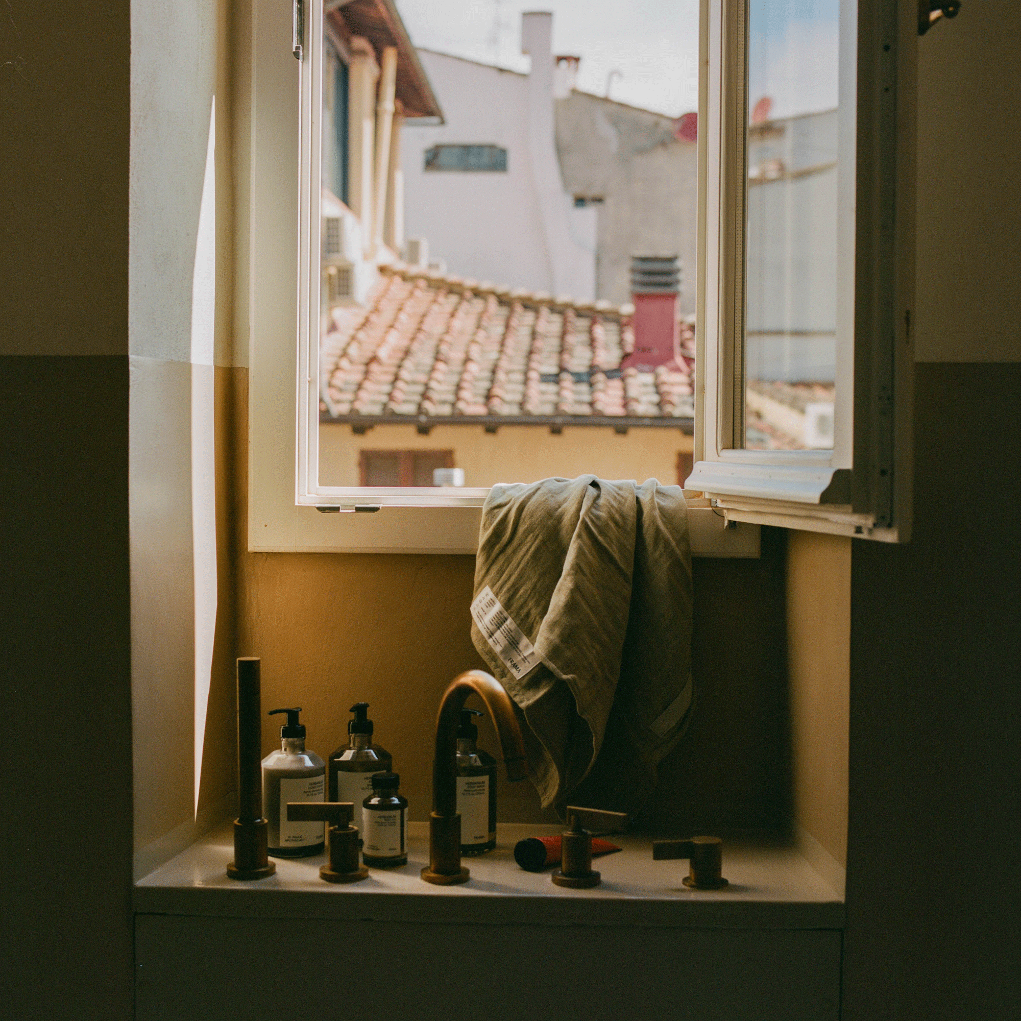 Light Hand Towel 80x50cm