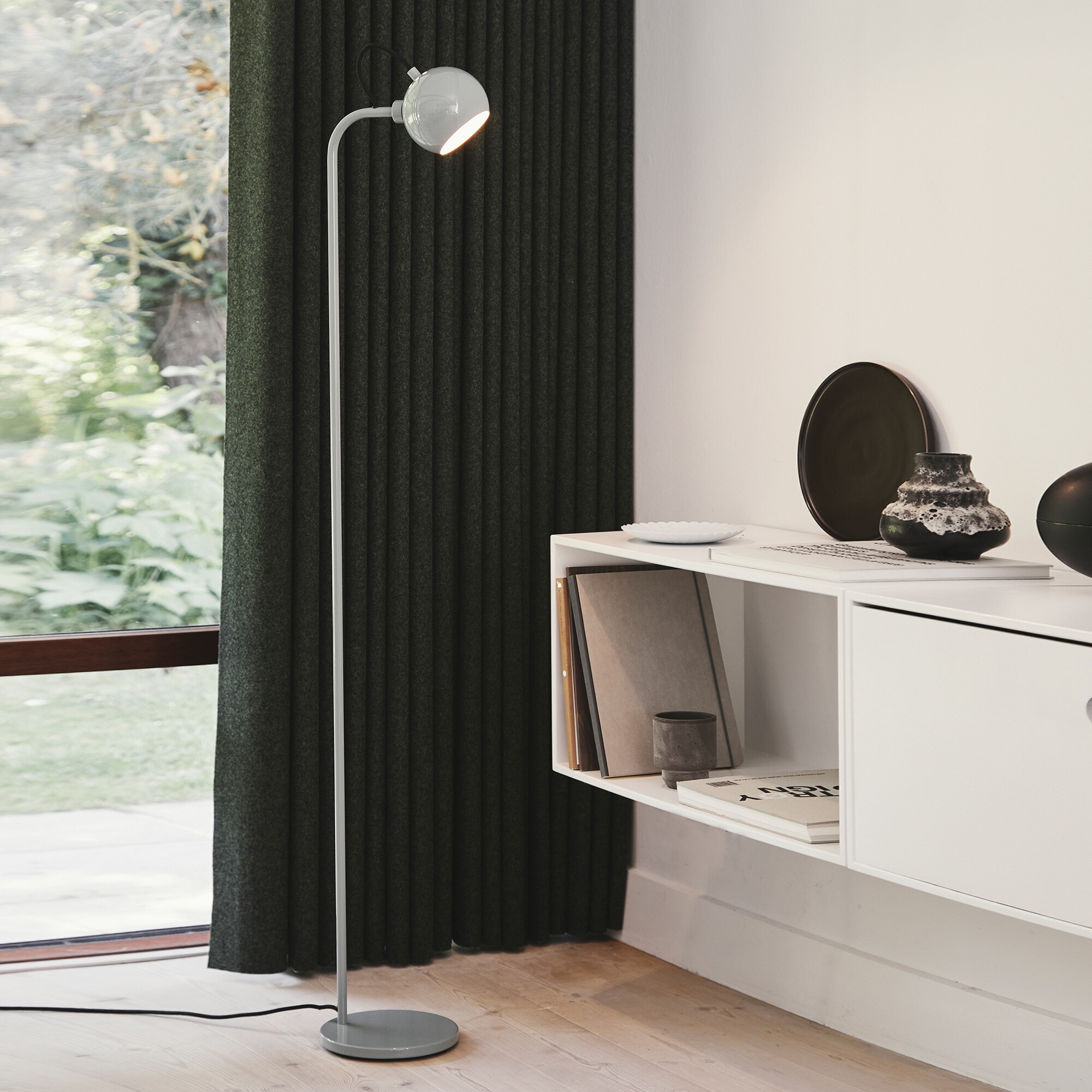 Ball Single Floor Lamp Glossy