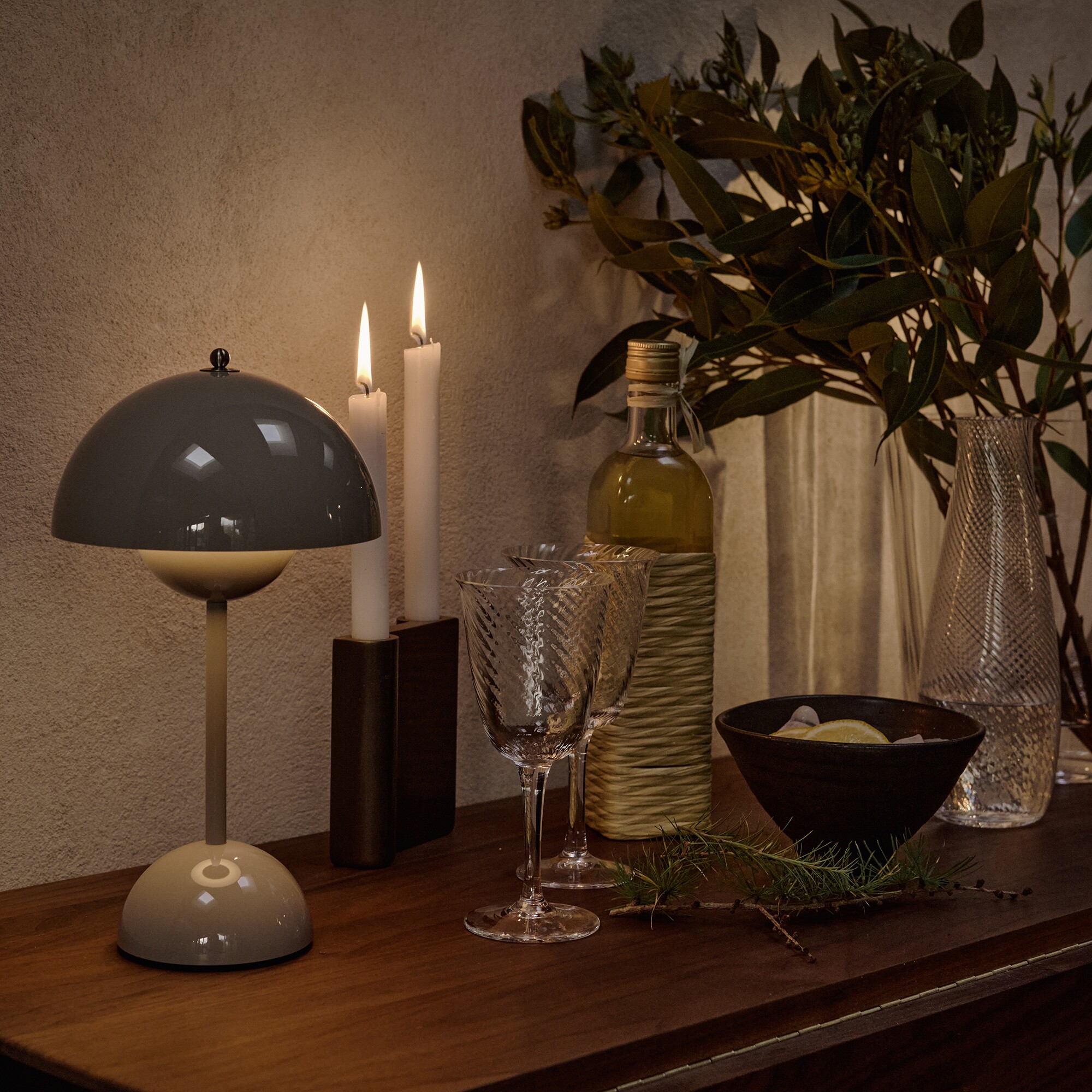 Flowerpot VP9 LED Battery Table Lamp