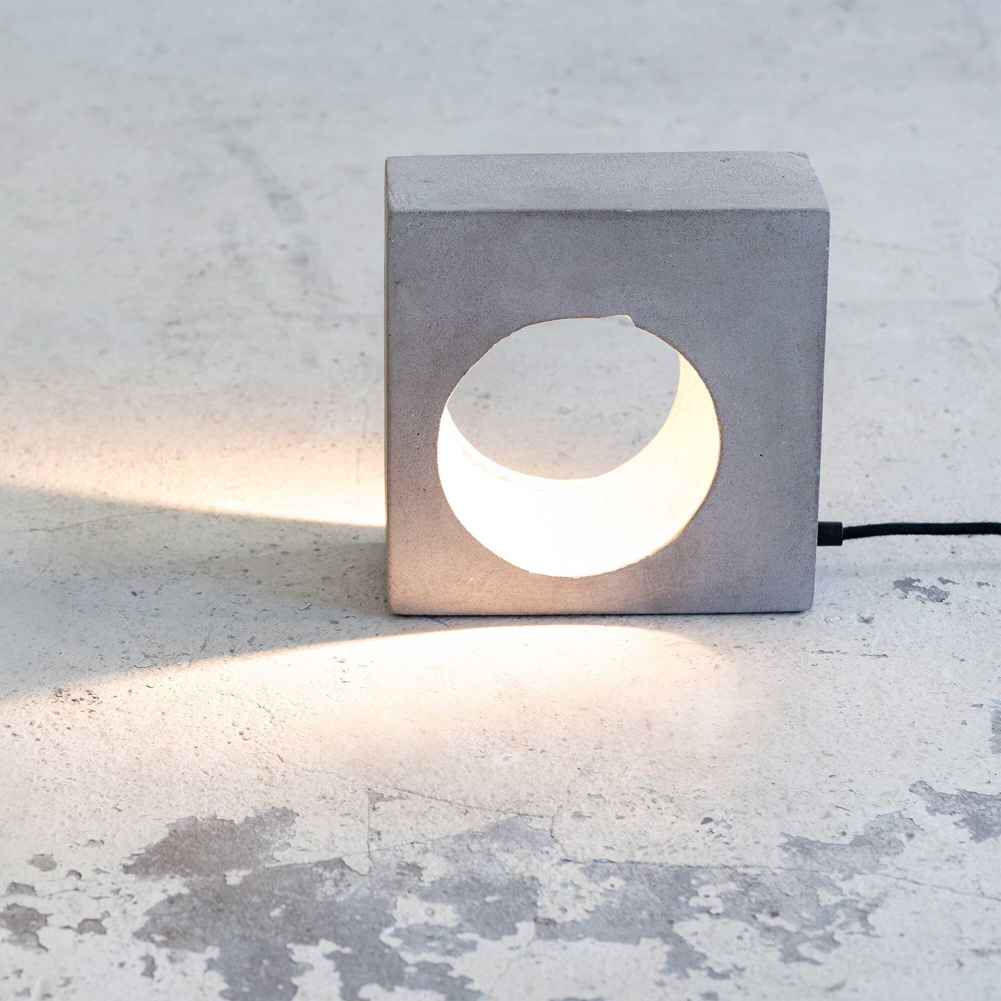 Flastaire Table Lamp