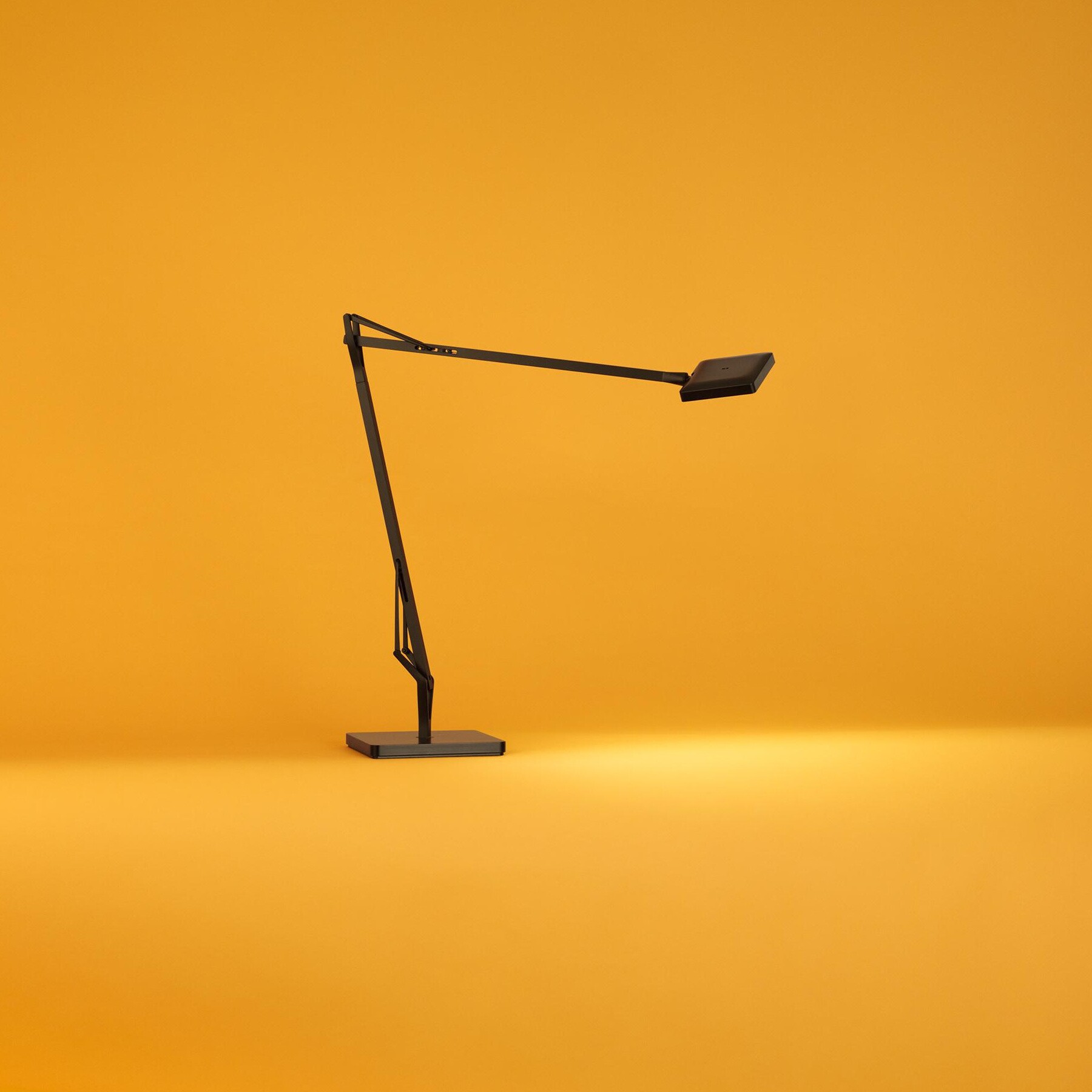 Kelvin Edge Basis LED Table Lamp