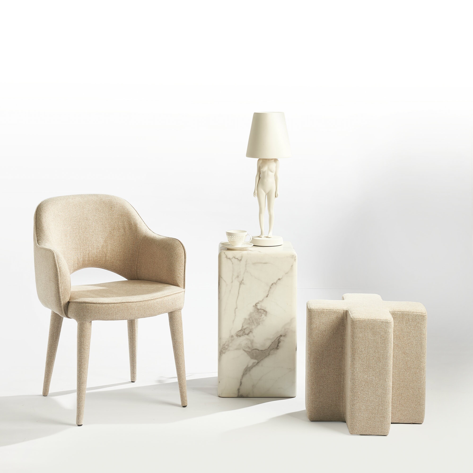 Hiding Lady Table Lamp