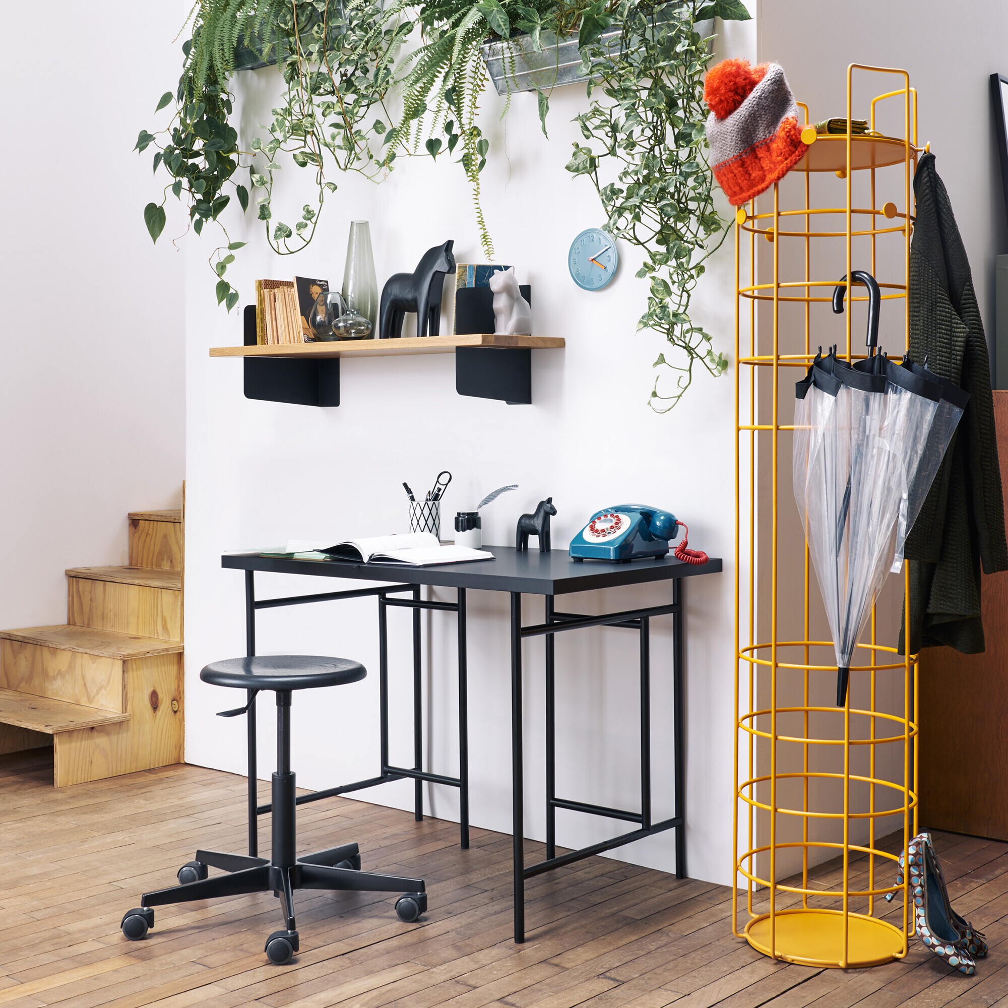 Mr. Round Swivel Stool Height Adjustable