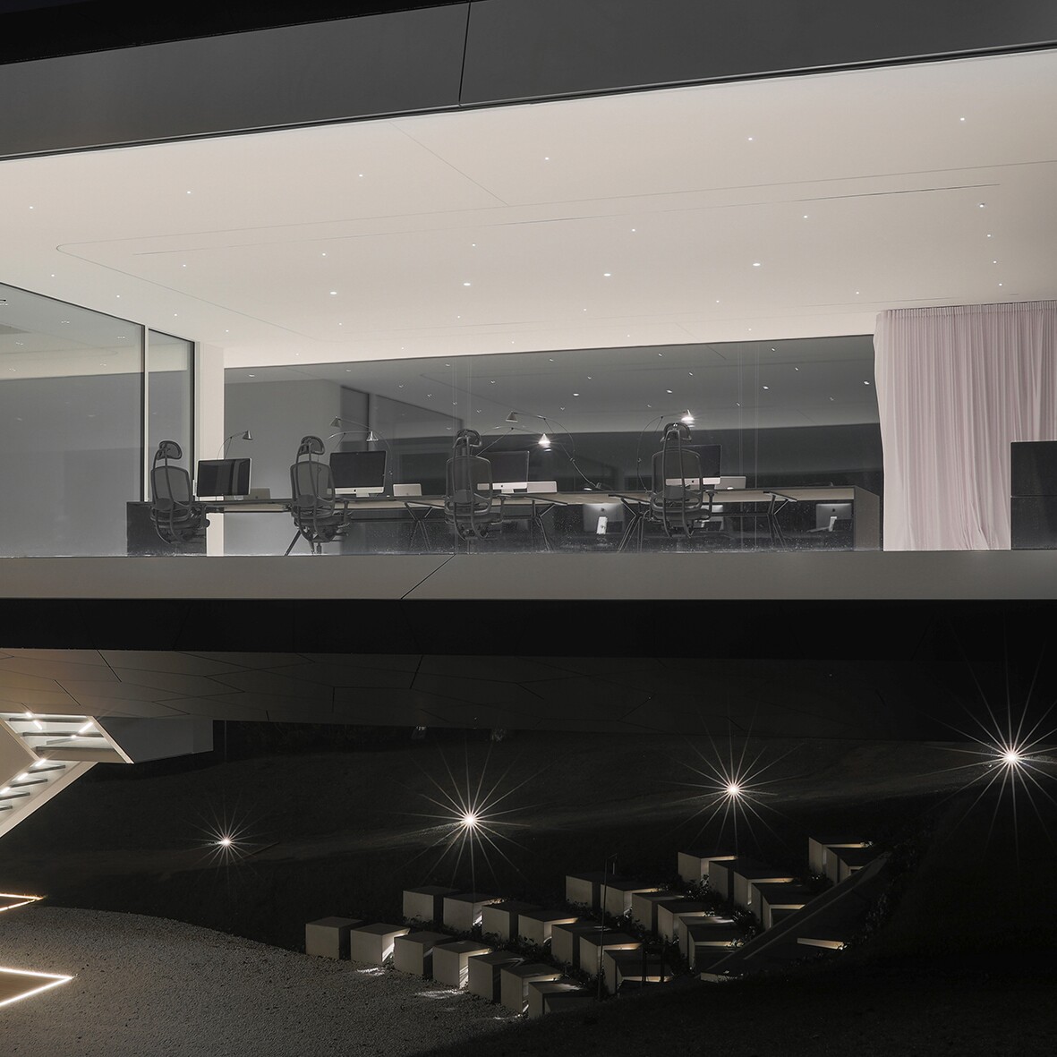 Limited Black Edition AluMedic Office Chair