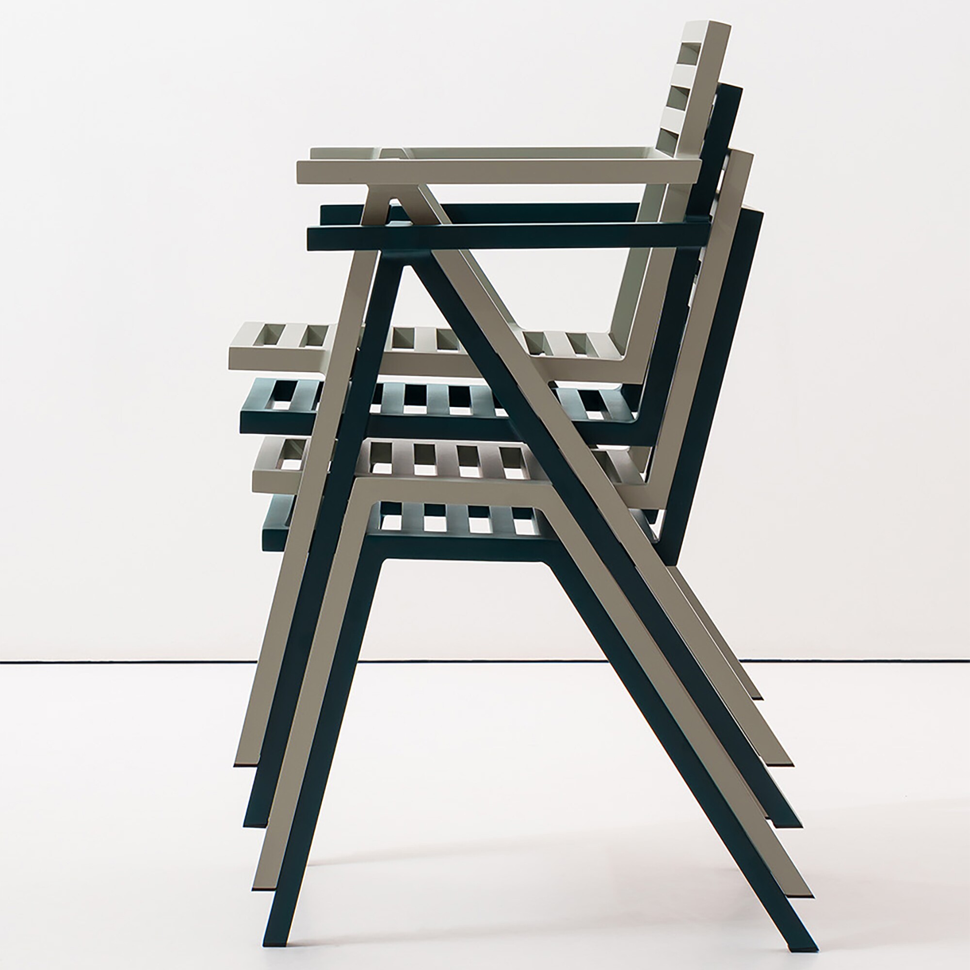 19 Outdoors Stacking Armchair