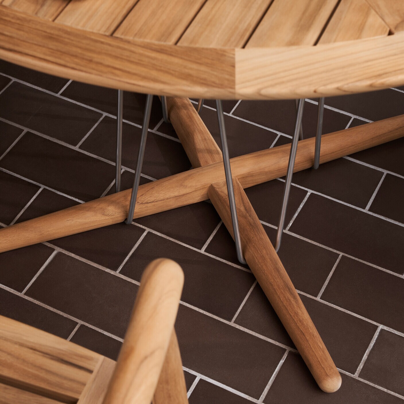 Embrace E022 Garden Dining Table Ø 110cm