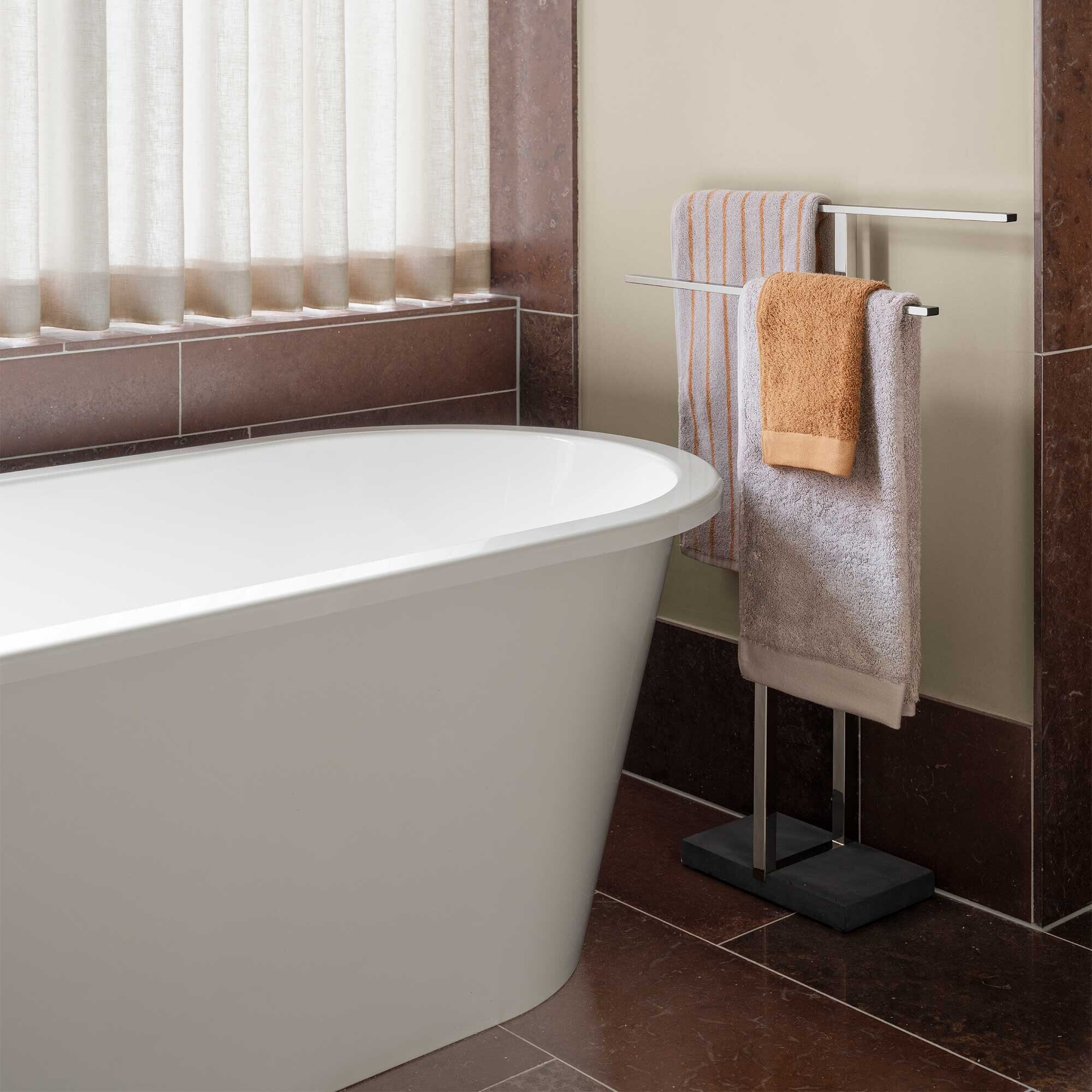 Arto Bath Towel Thin Stripes 140x70cm