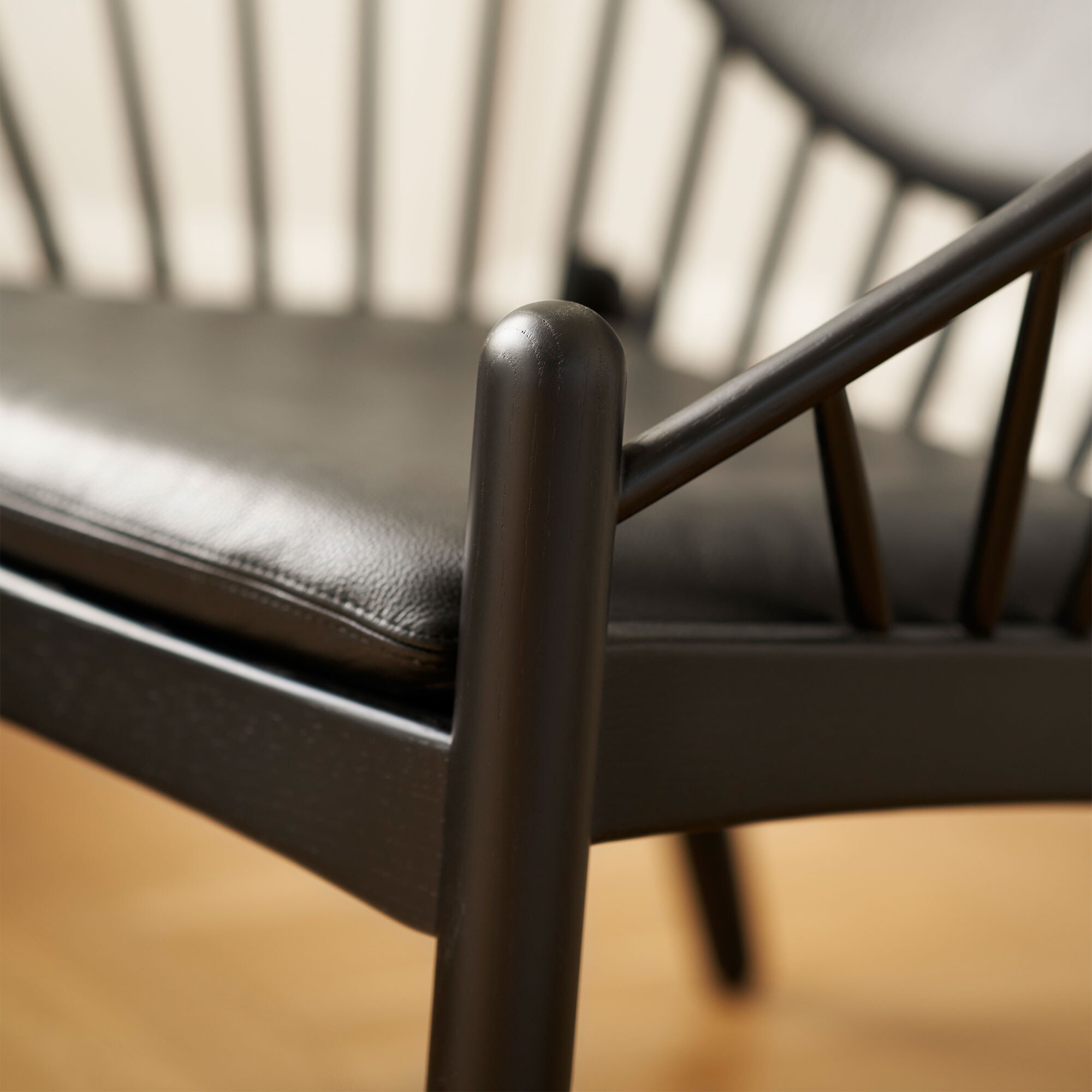 J166 Jørna Armchair Leather