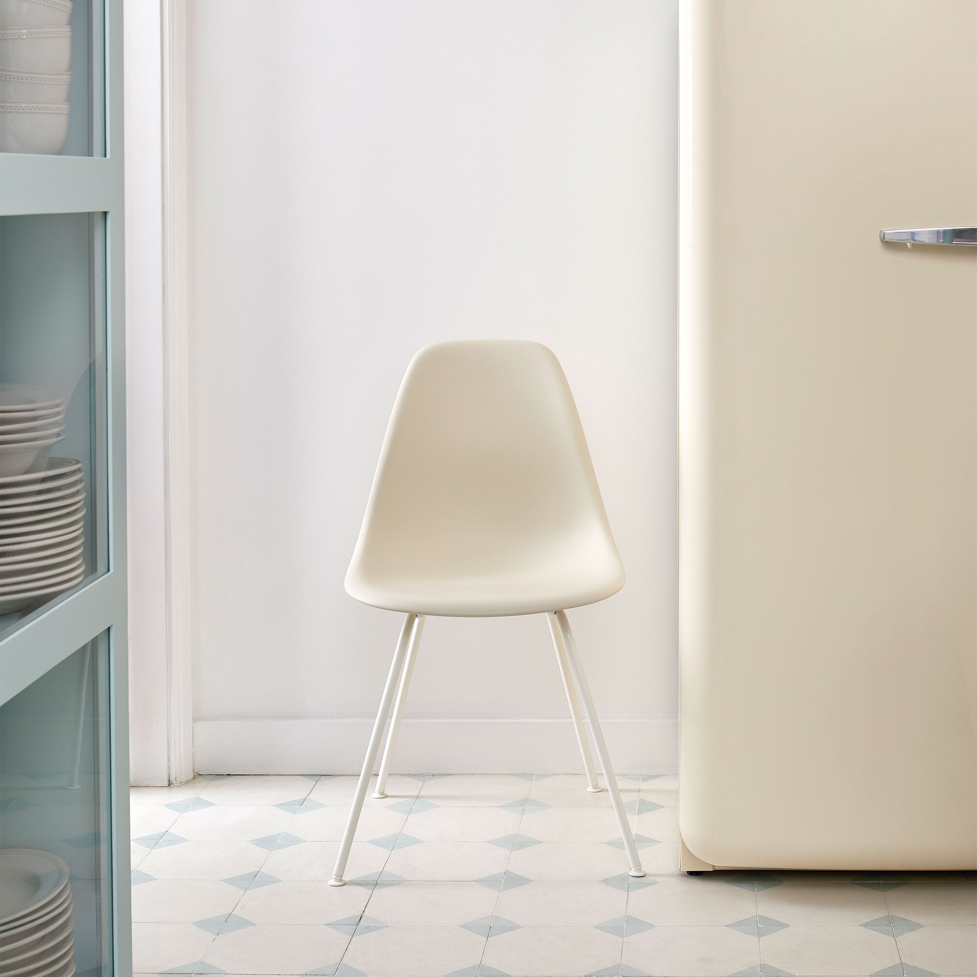 Eames Plastic Side Chair DSX White Base