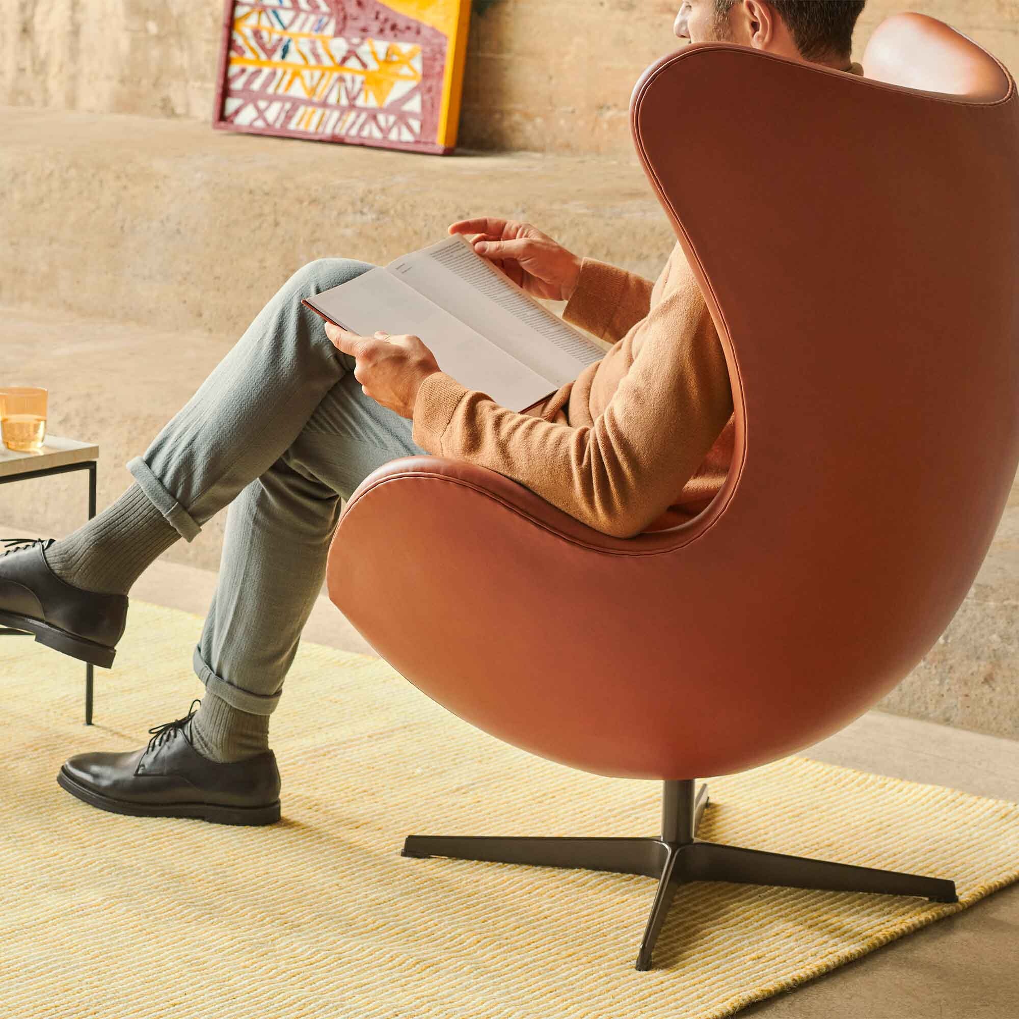 Egg Chair™ Loungechair Leather Brown Bronze Base