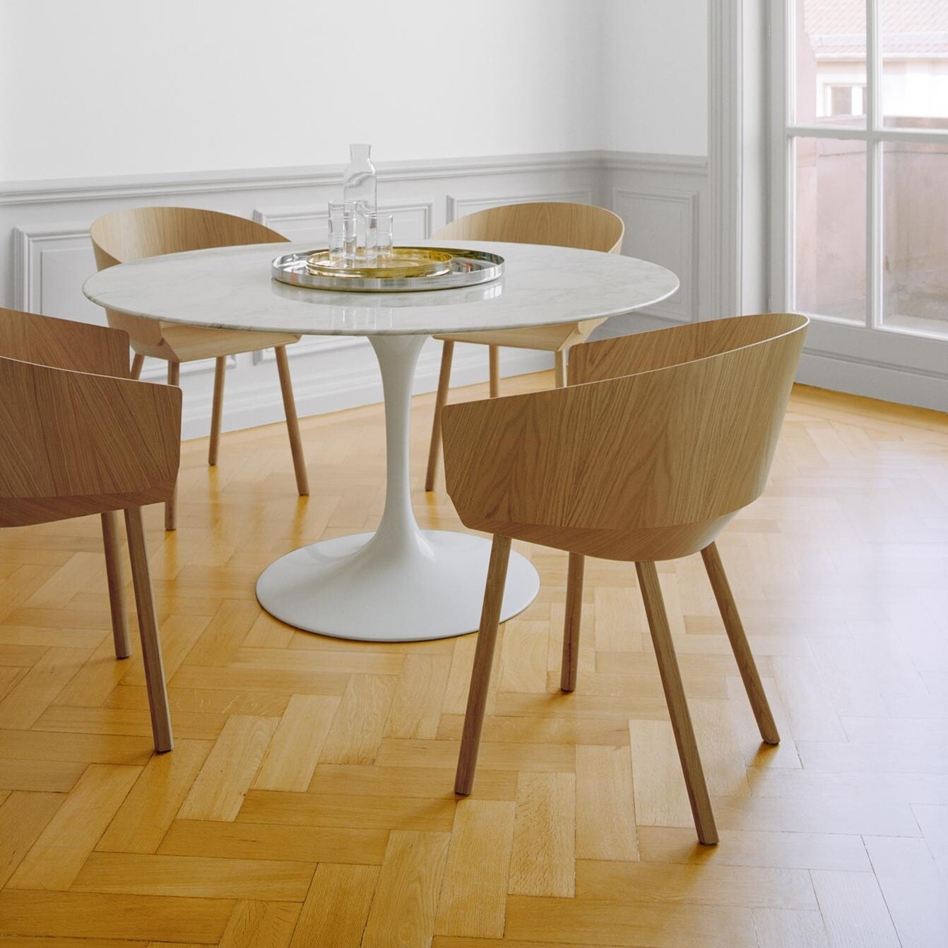 e15 CH04 Houdini Armchair